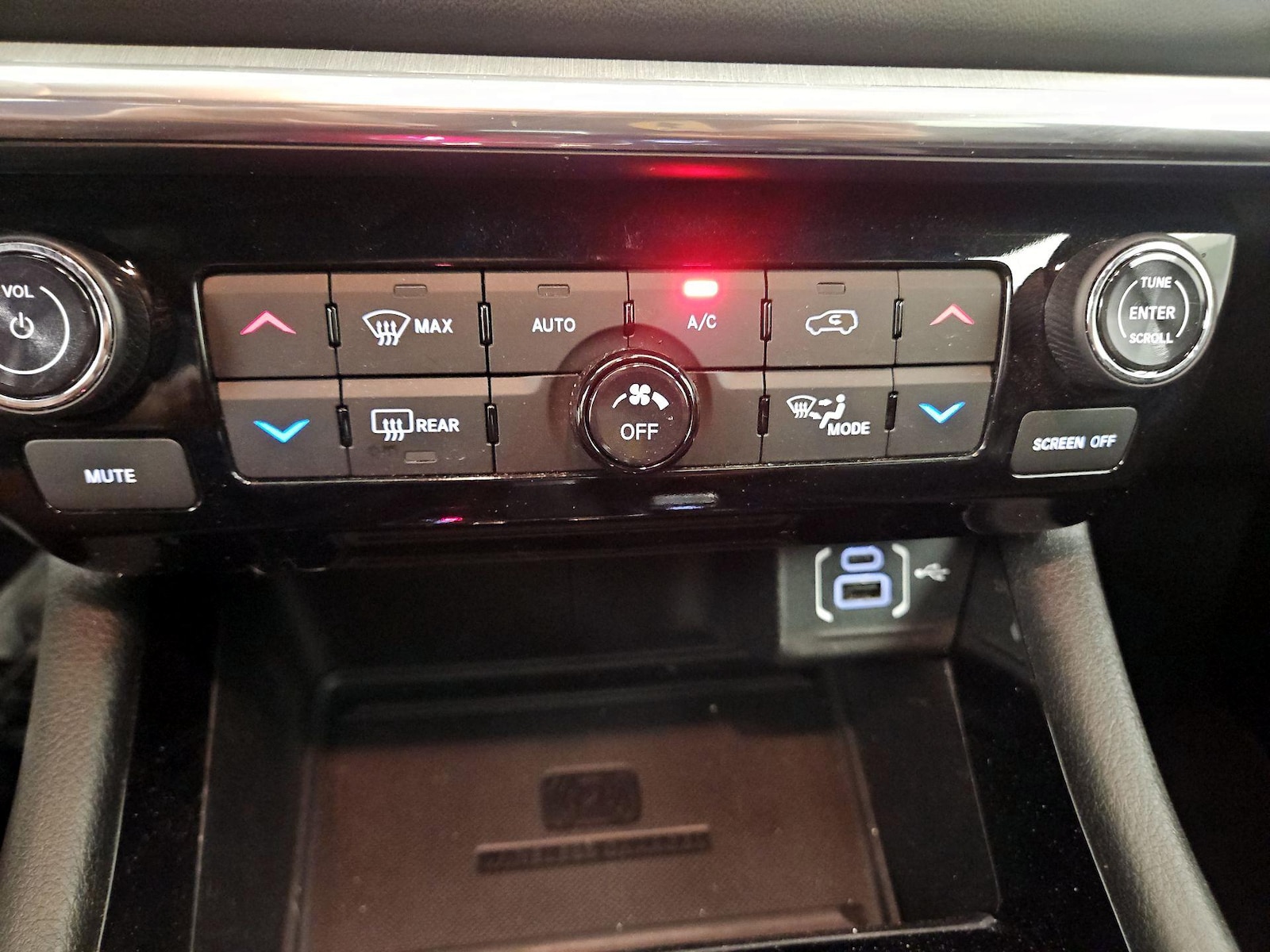 2023 Jeep Compass (RED) Edition - Photo 16