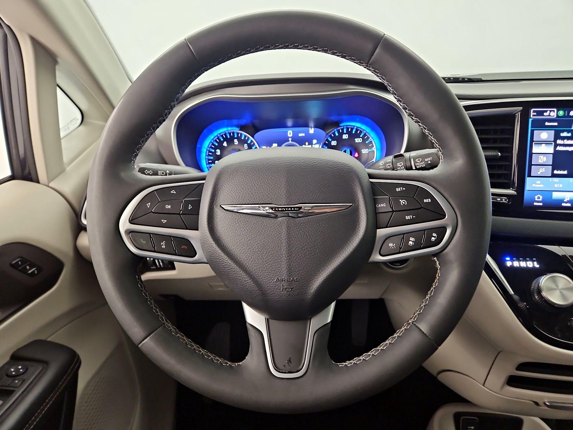 Thumbnail: 2023 Chrysler Pacifica - 10