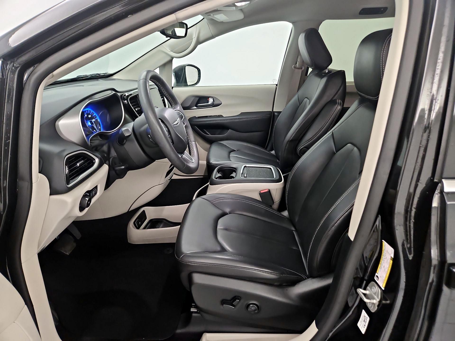 Thumbnail: 2023 Chrysler Pacifica - 11