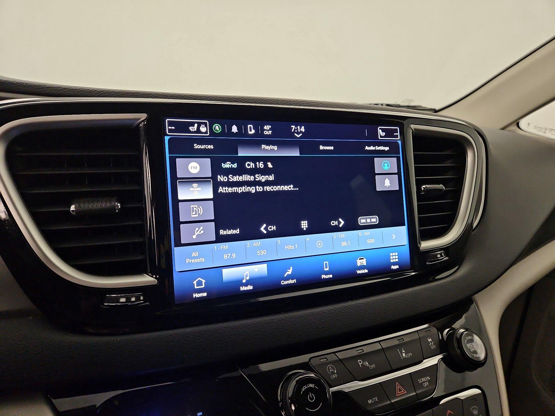 Thumbnail: 2023 Chrysler Pacifica - 15