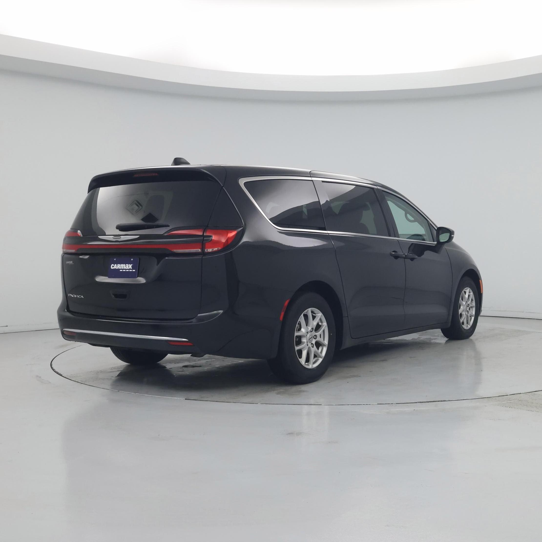 Thumbnail: 2023 Chrysler Pacifica - 8