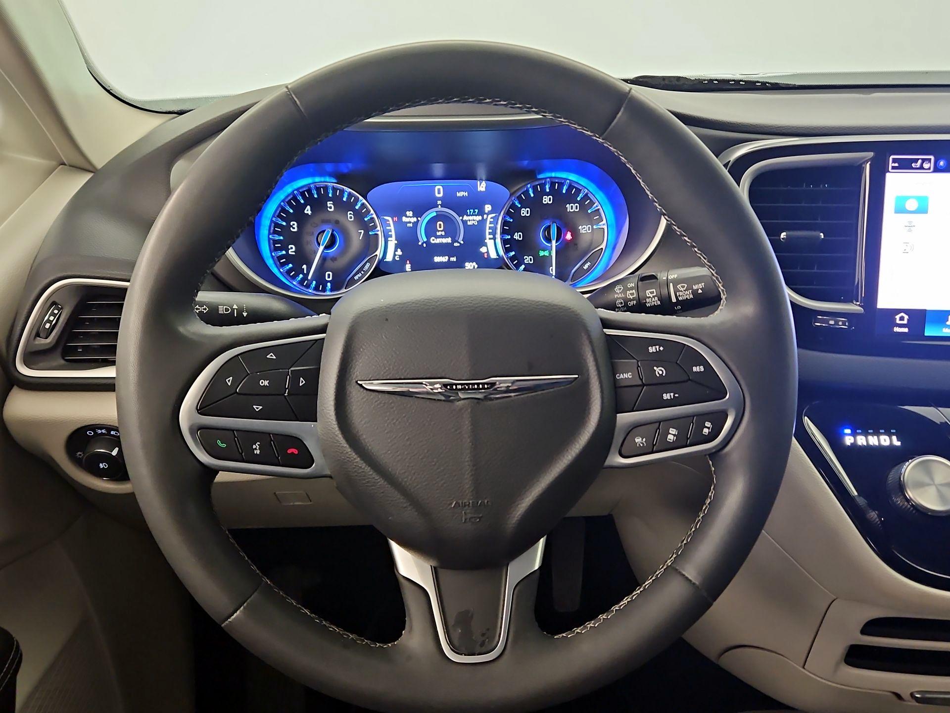 Thumbnail: 2023 Chrysler Pacifica - 10