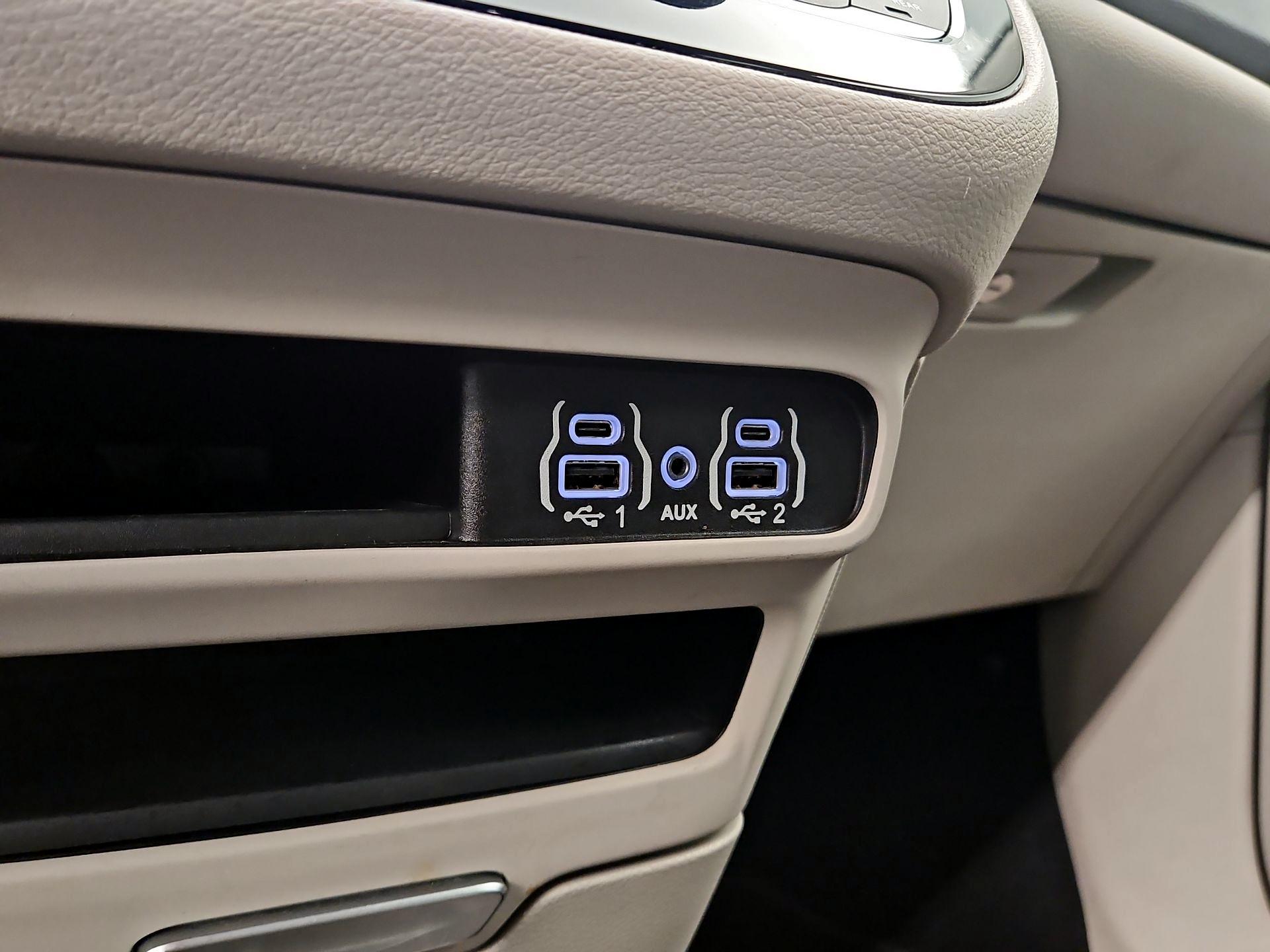 Thumbnail: 2023 Chrysler Pacifica - 18