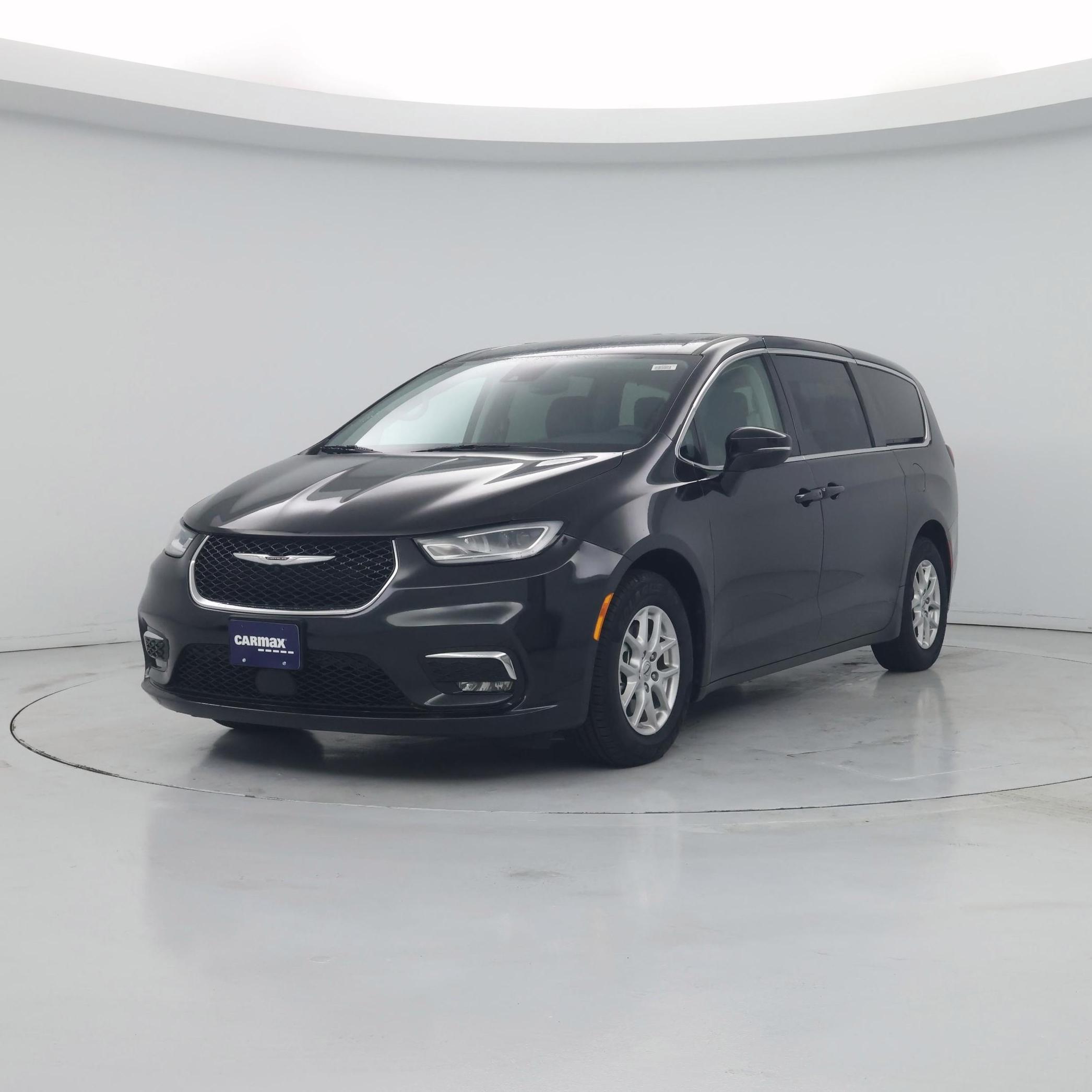 Thumbnail: 2023 Chrysler Pacifica - 4