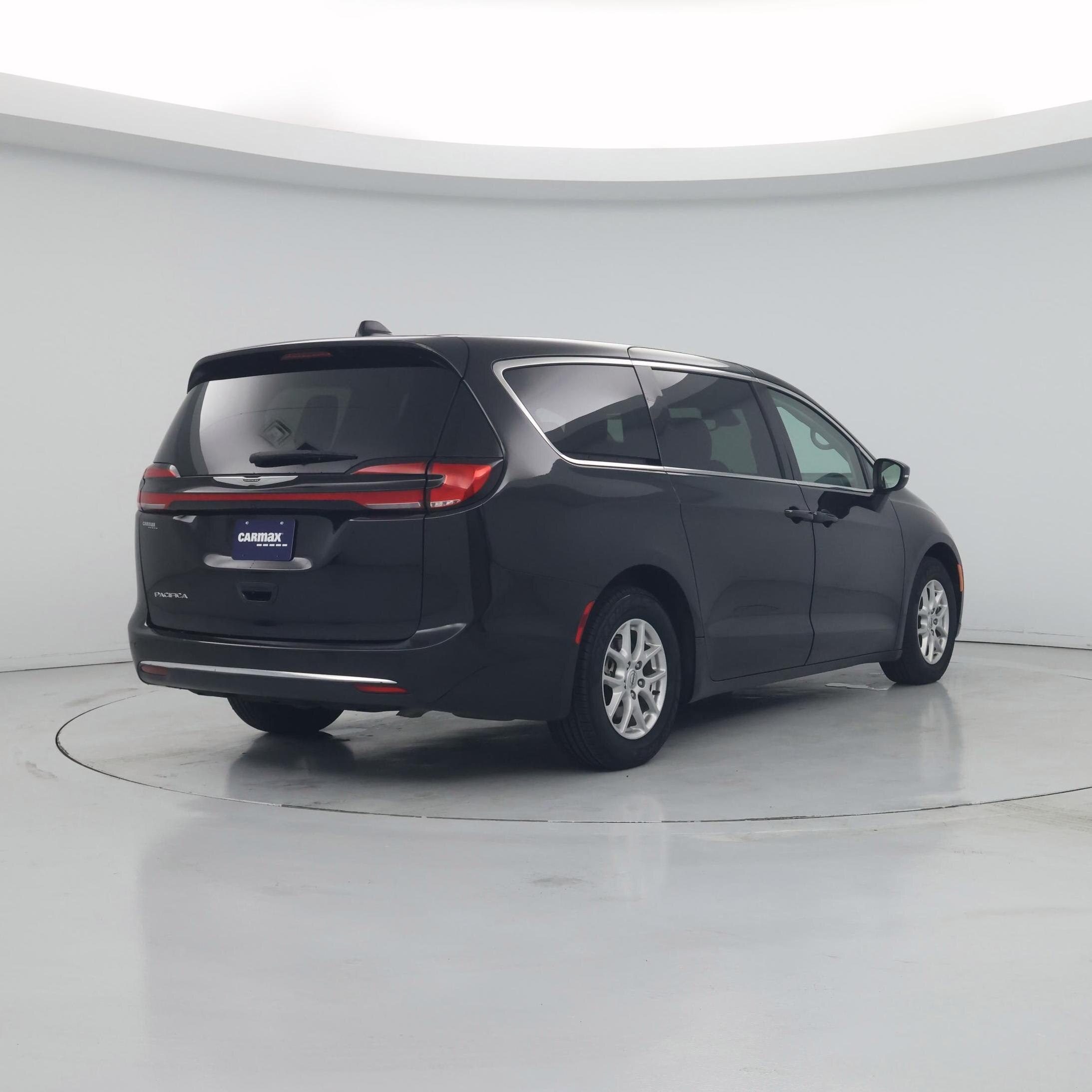 Thumbnail: 2023 Chrysler Pacifica - 8
