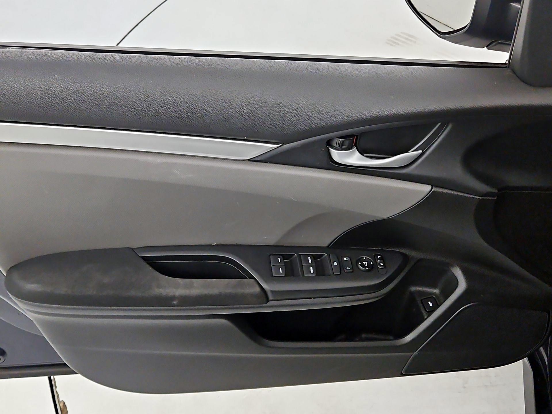 Thumbnail: 2017 Honda Civic - 10
