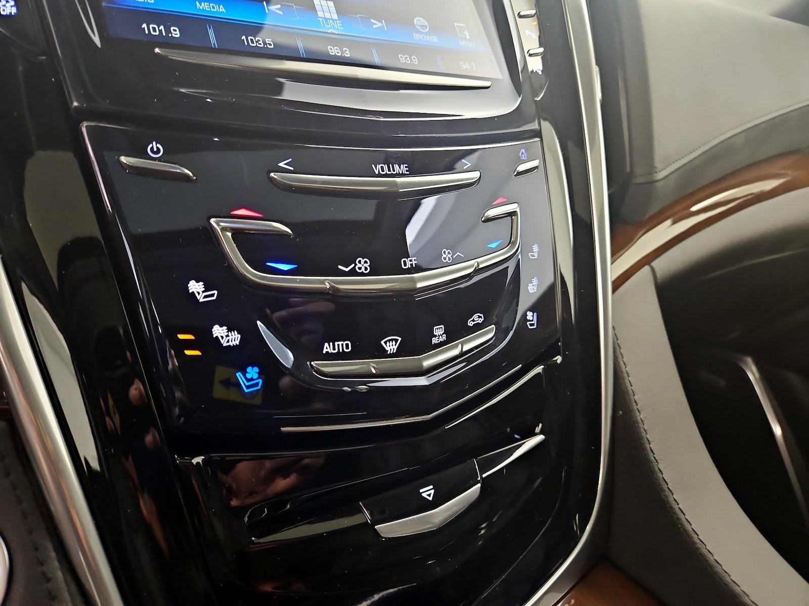 2020 Cadillac Escalade Luxury - Photo 18