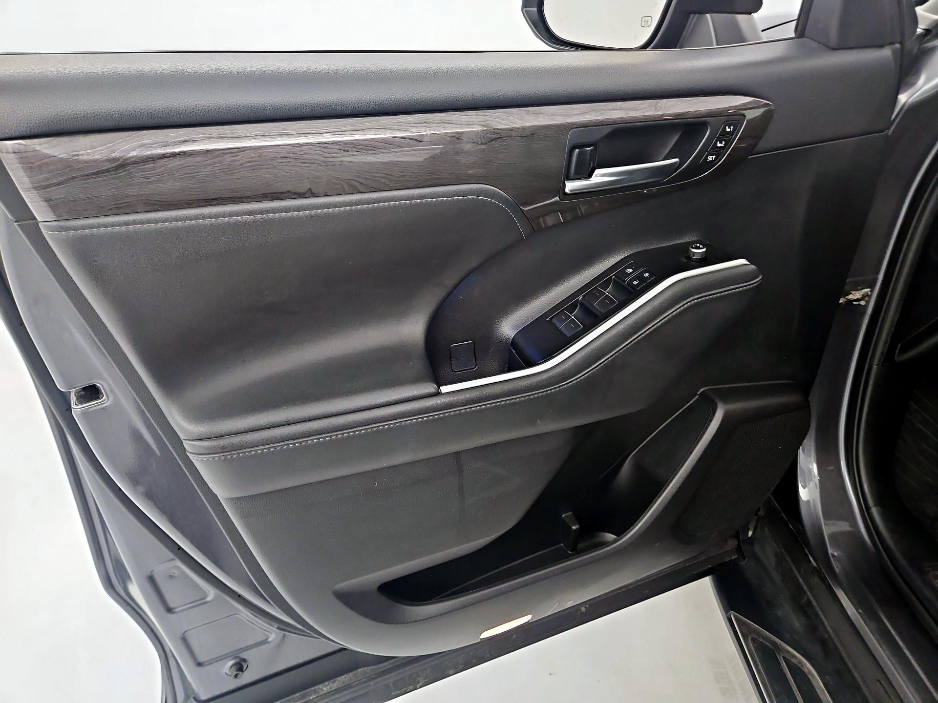 Thumbnail: 2021 Toyota Highlander - 10