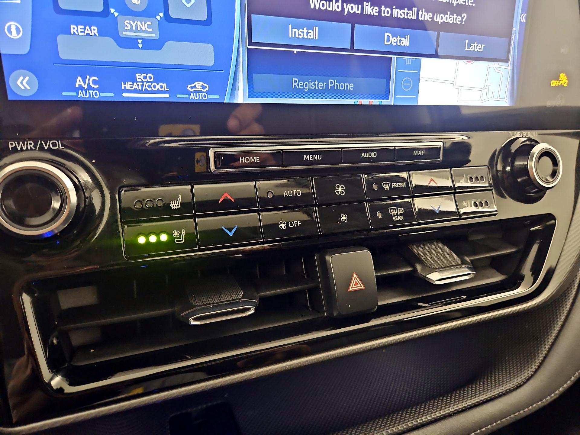 Thumbnail: 2021 Toyota Highlander - 15