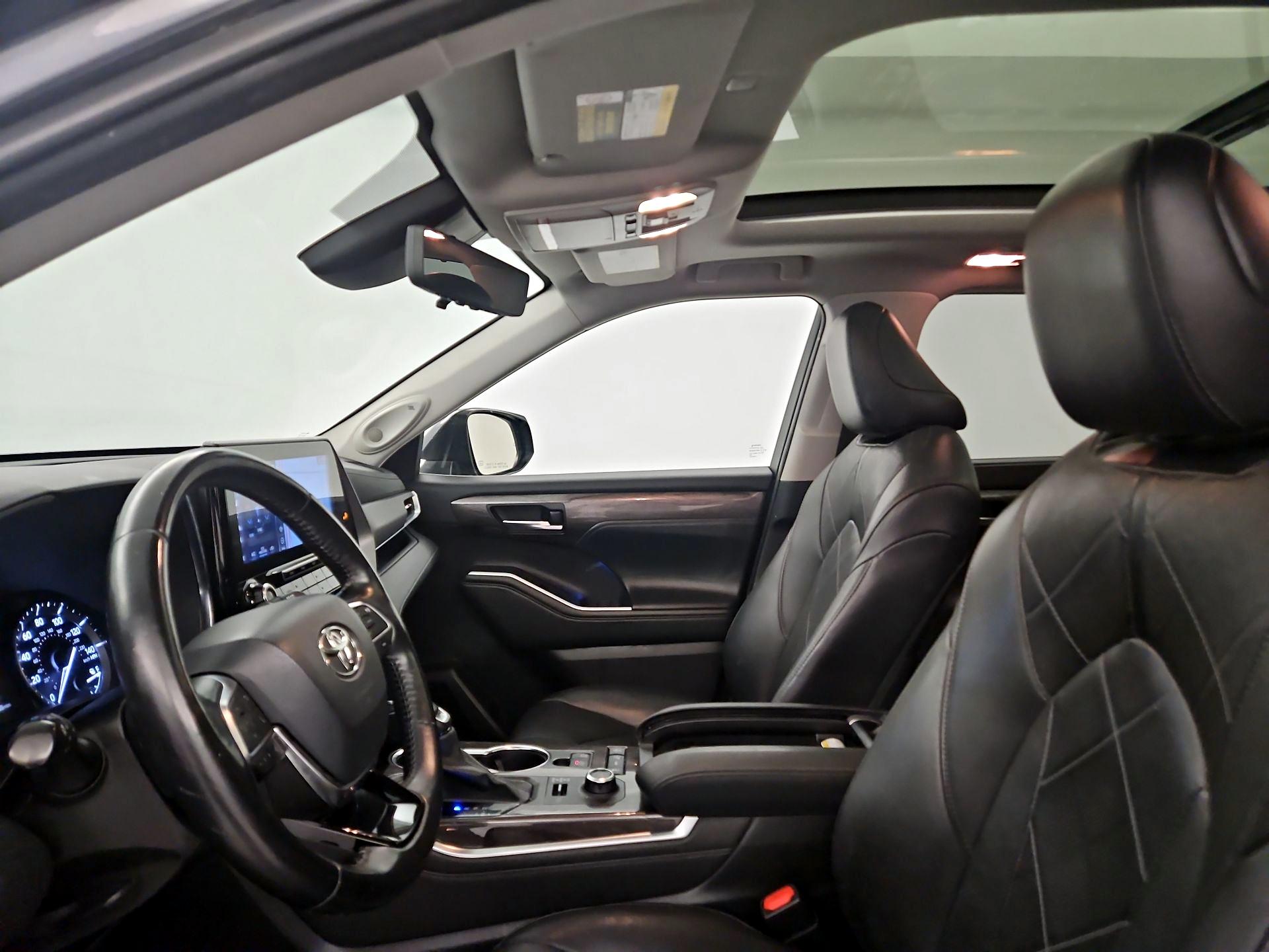 Thumbnail: 2021 Toyota Highlander - 18