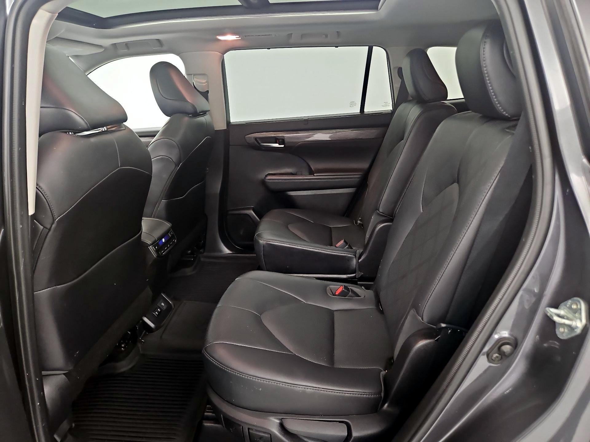 Thumbnail: 2021 Toyota Highlander - 19