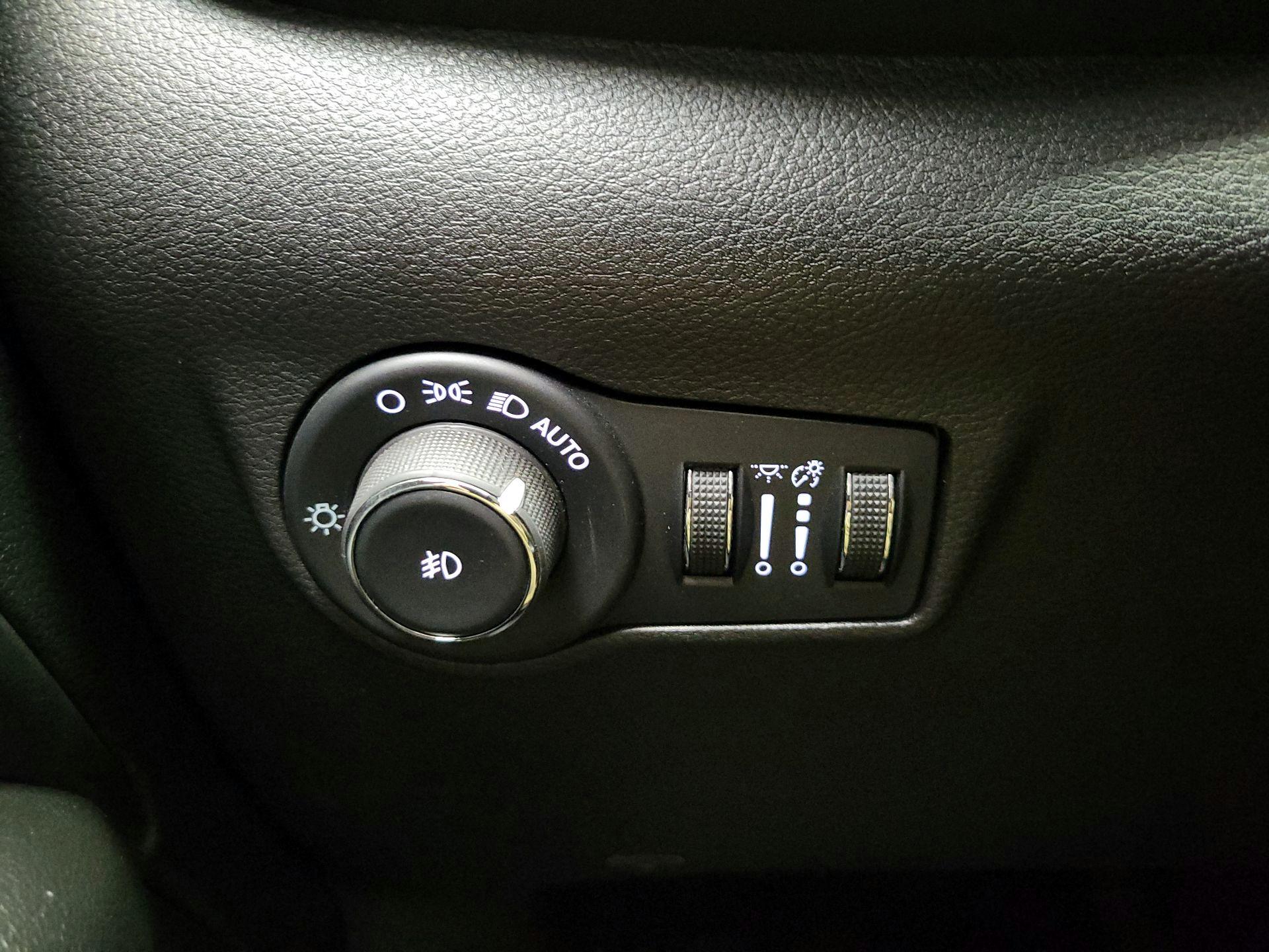Thumbnail: 2022 Jeep Compass - 13