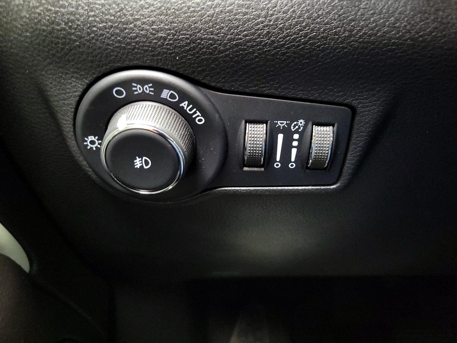 Thumbnail: 2023 Jeep Compass - 13