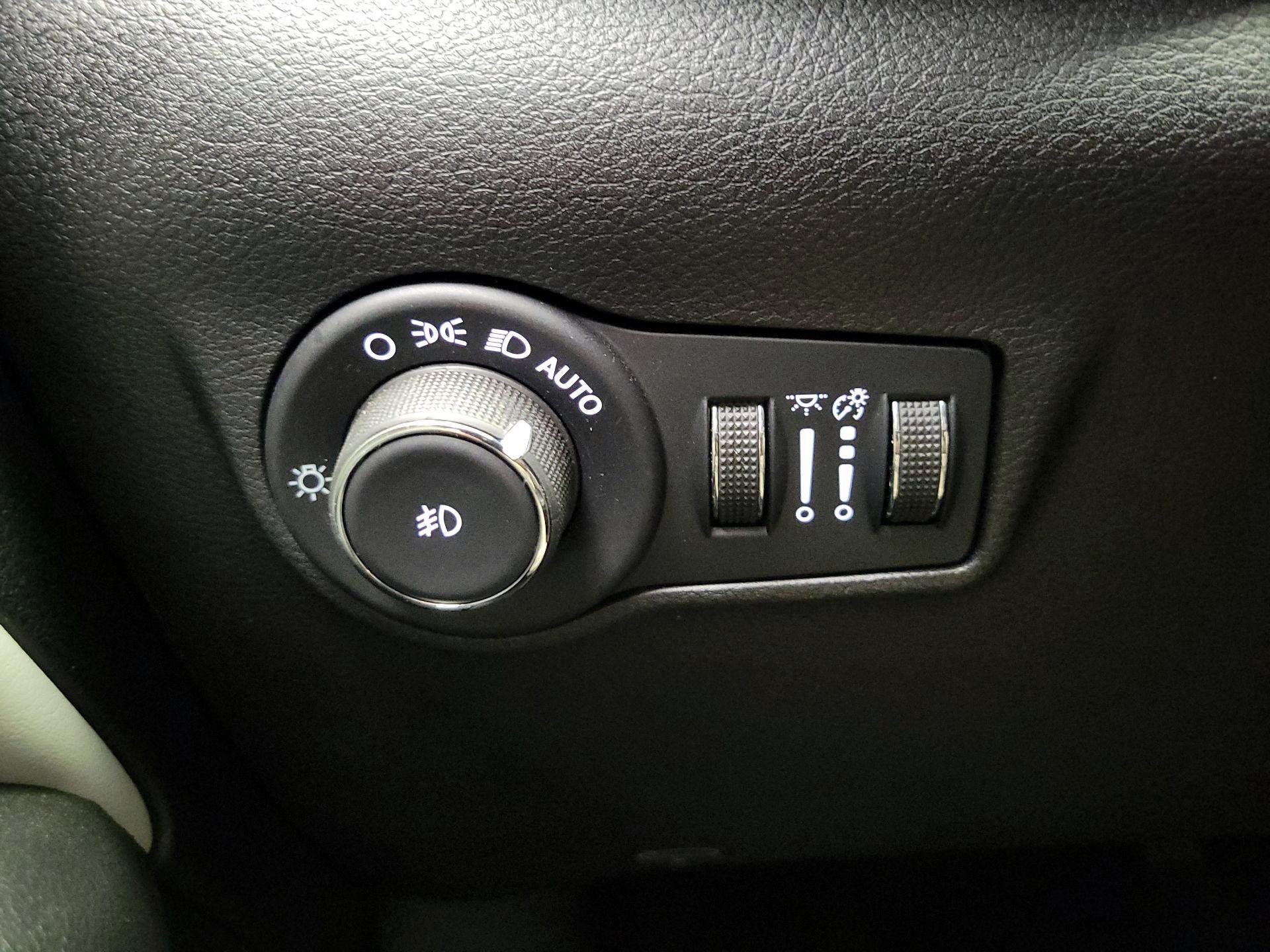 Thumbnail: 2022 Jeep Compass - 13