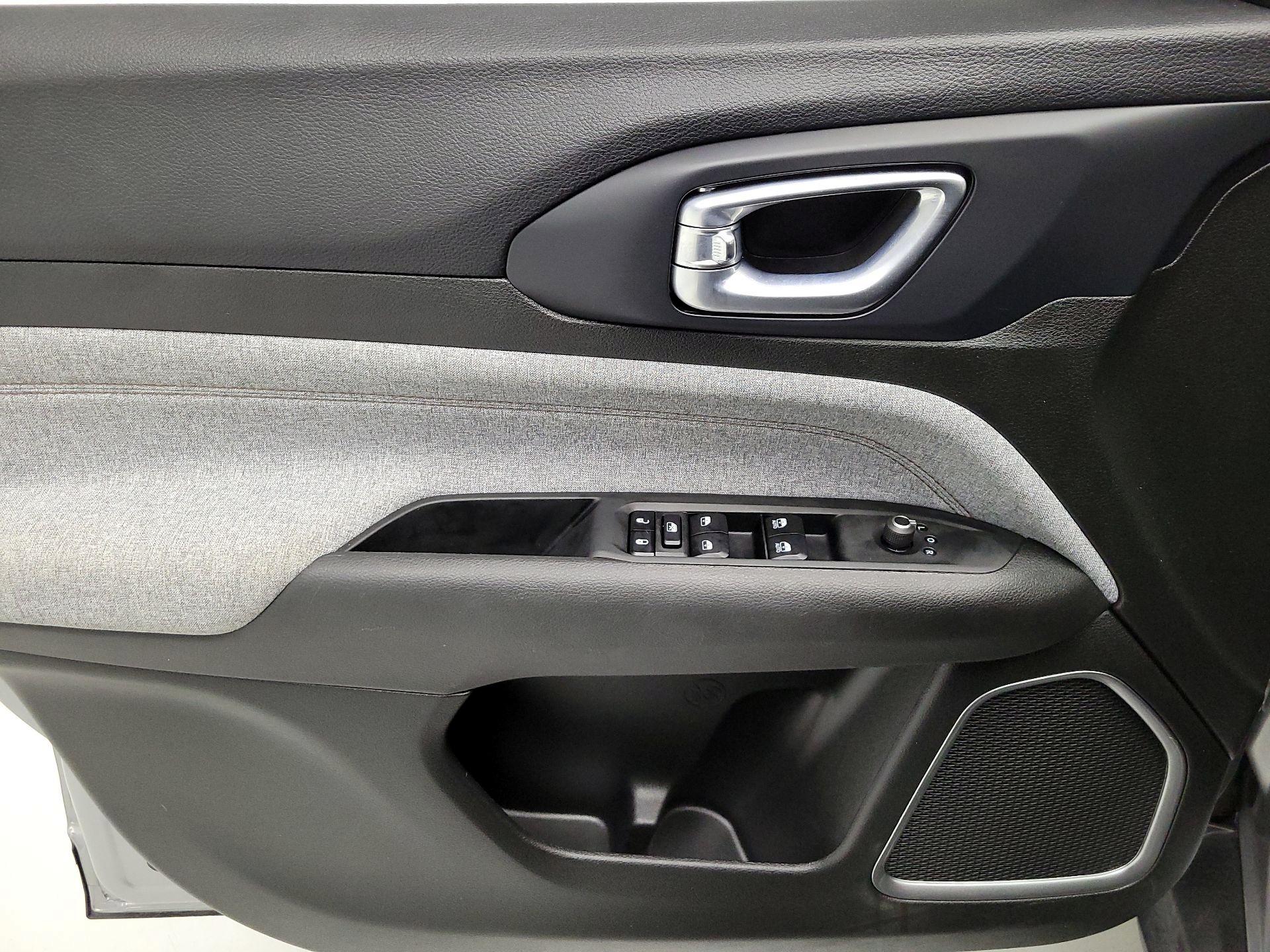 Thumbnail: 2023 Jeep Compass - 12