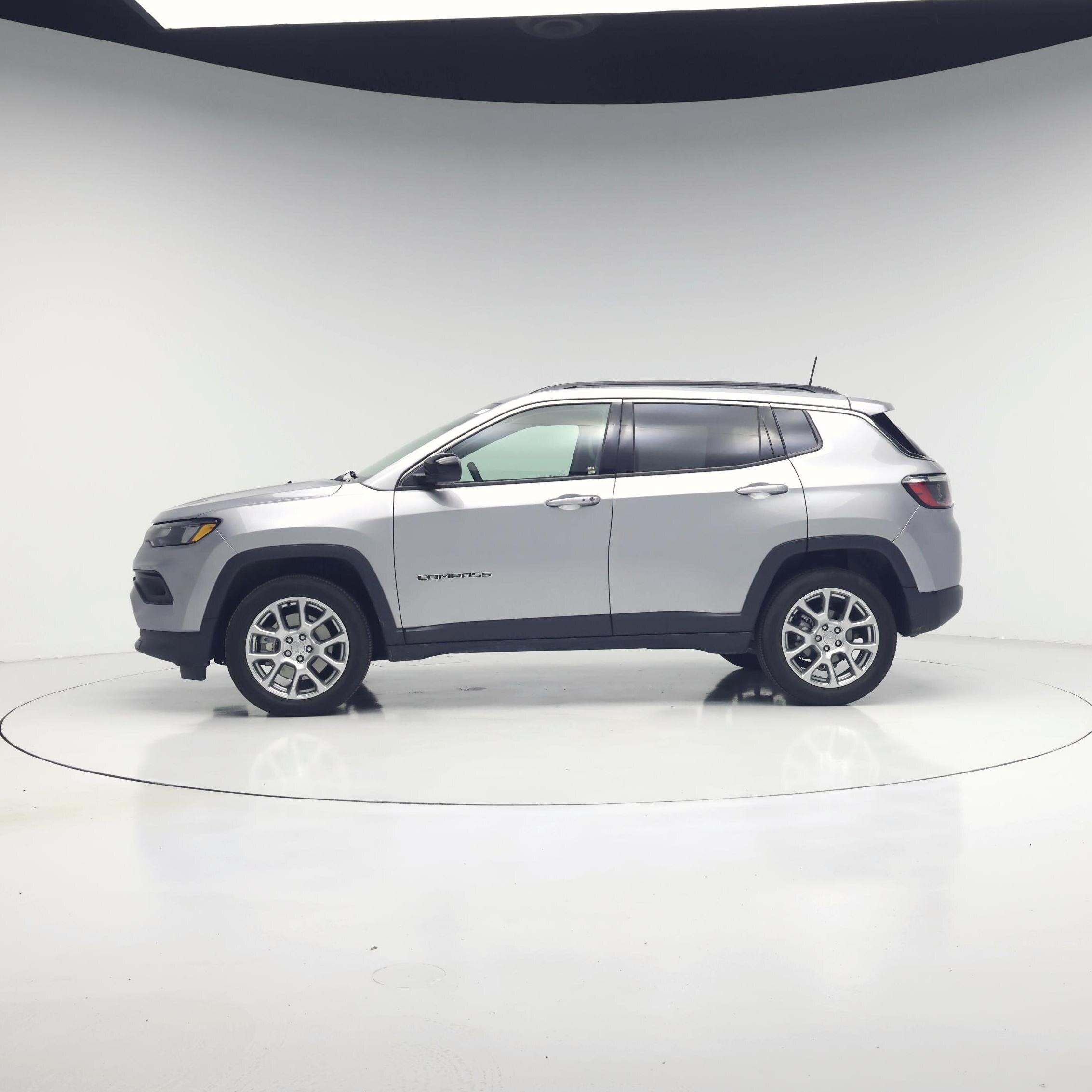 Thumbnail: 2023 Jeep Compass - 3