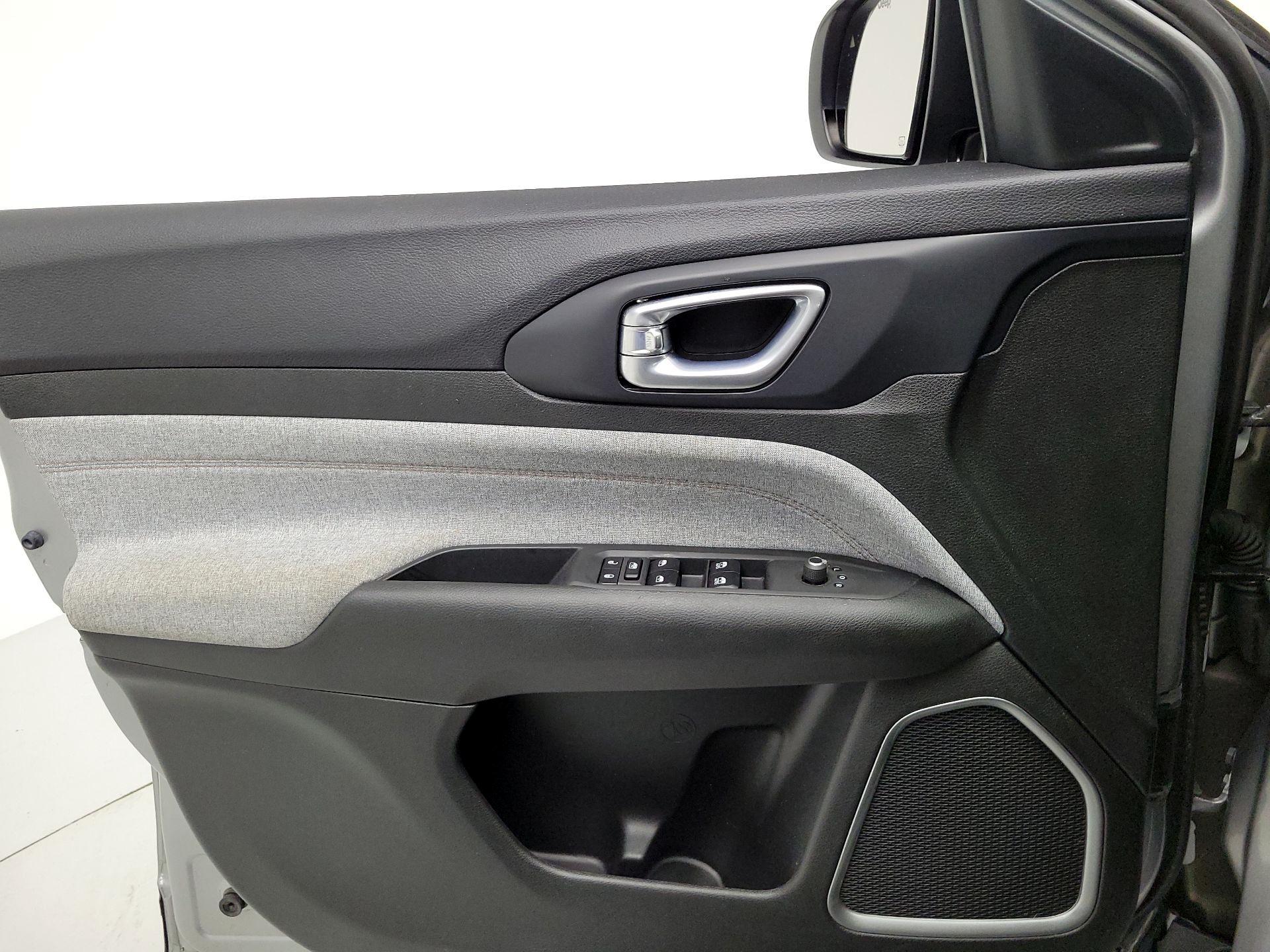 Thumbnail: 2023 Jeep Compass - 12