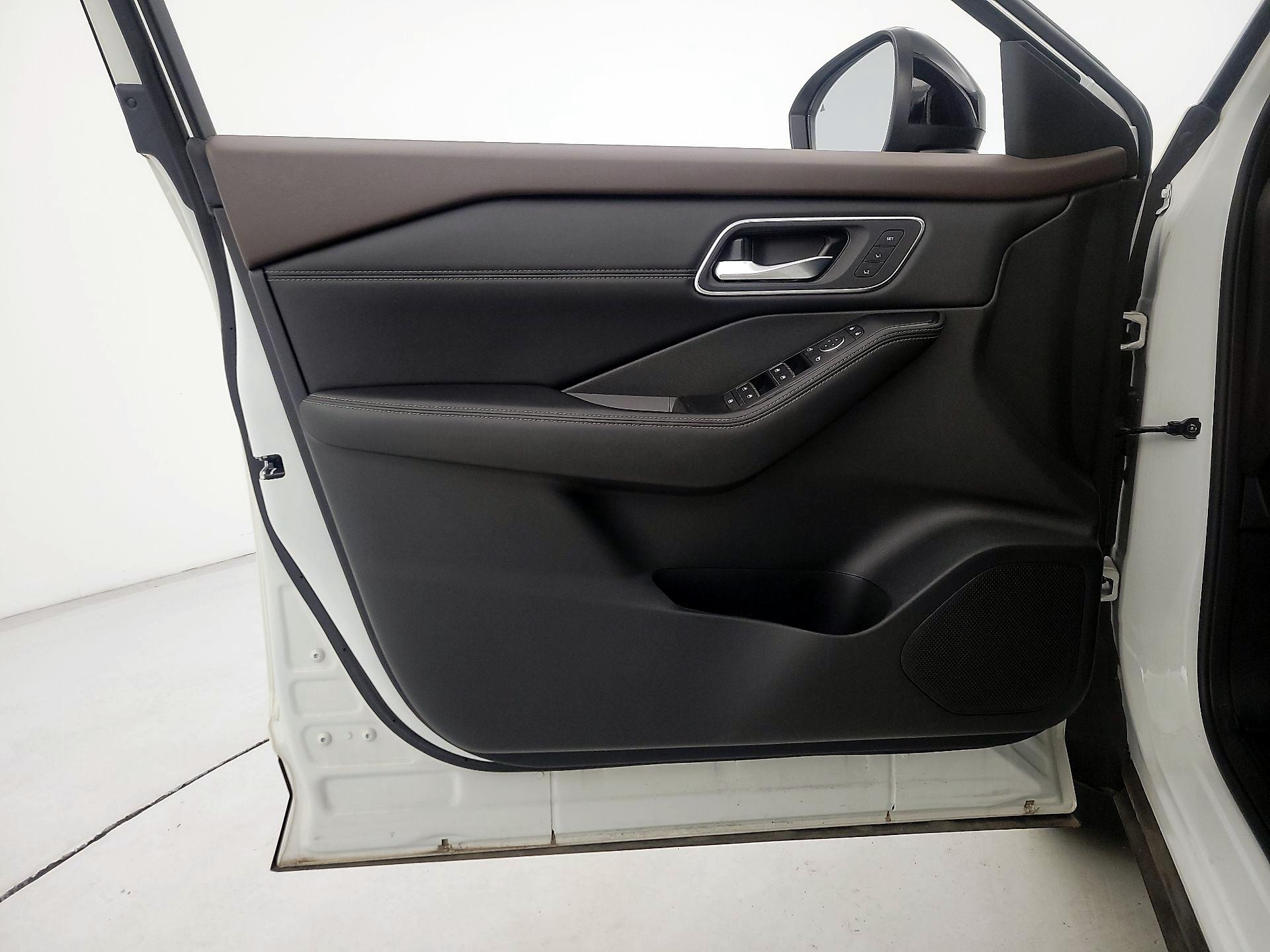 Thumbnail: 2021 Nissan Rogue - 12