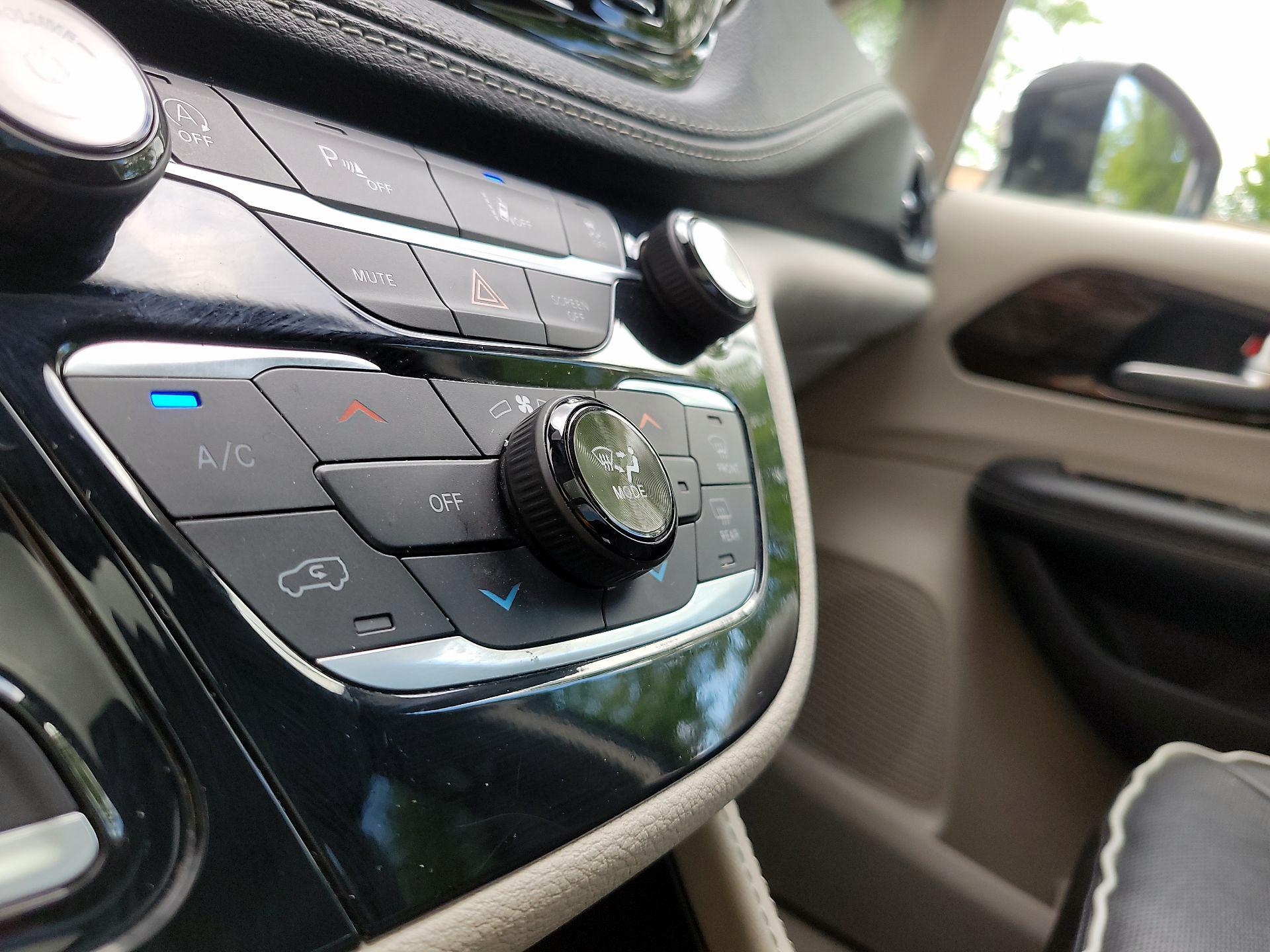 Thumbnail: 2023 Chrysler Pacifica - 15
