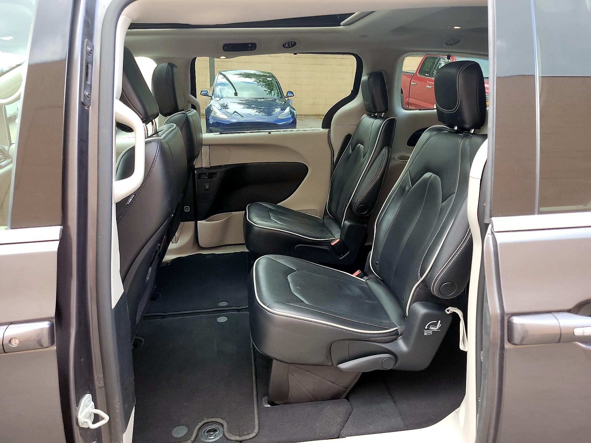 Thumbnail: 2023 Chrysler Pacifica - 19