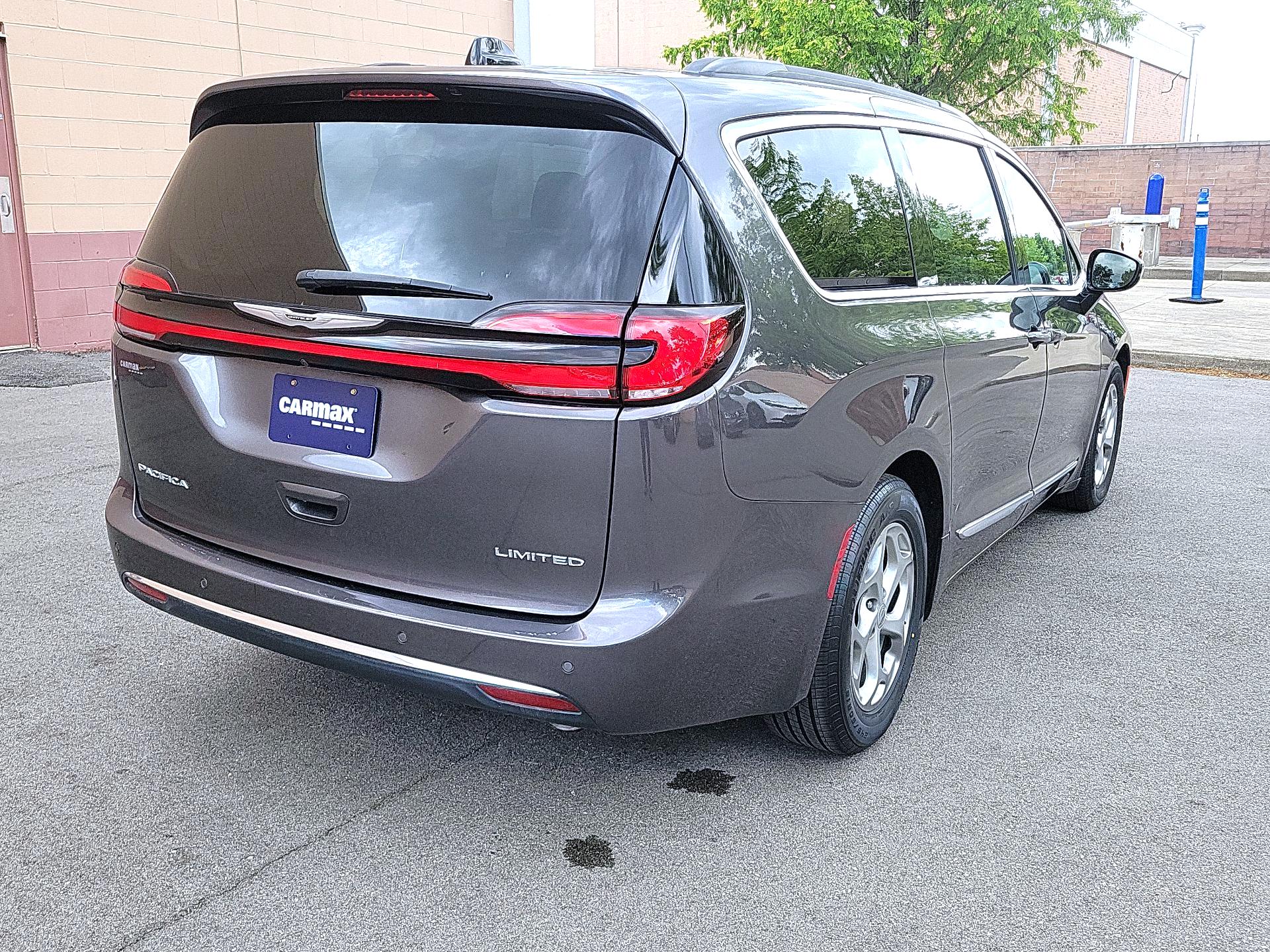 Thumbnail: 2023 Chrysler Pacifica - 5