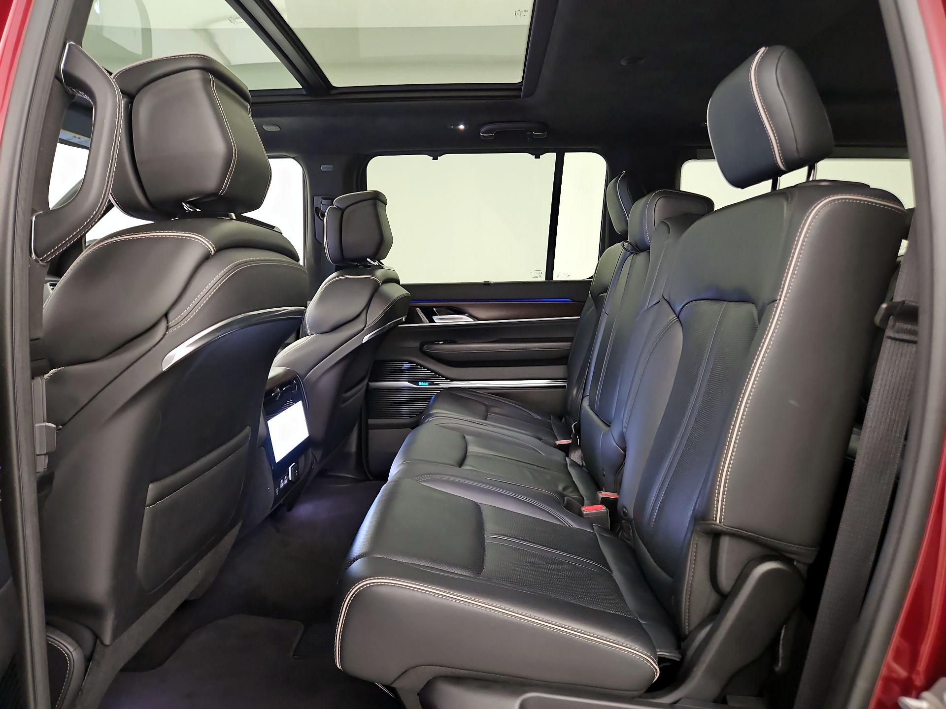 Thumbnail: 2023 Jeep Grand Wagoneer - 19
