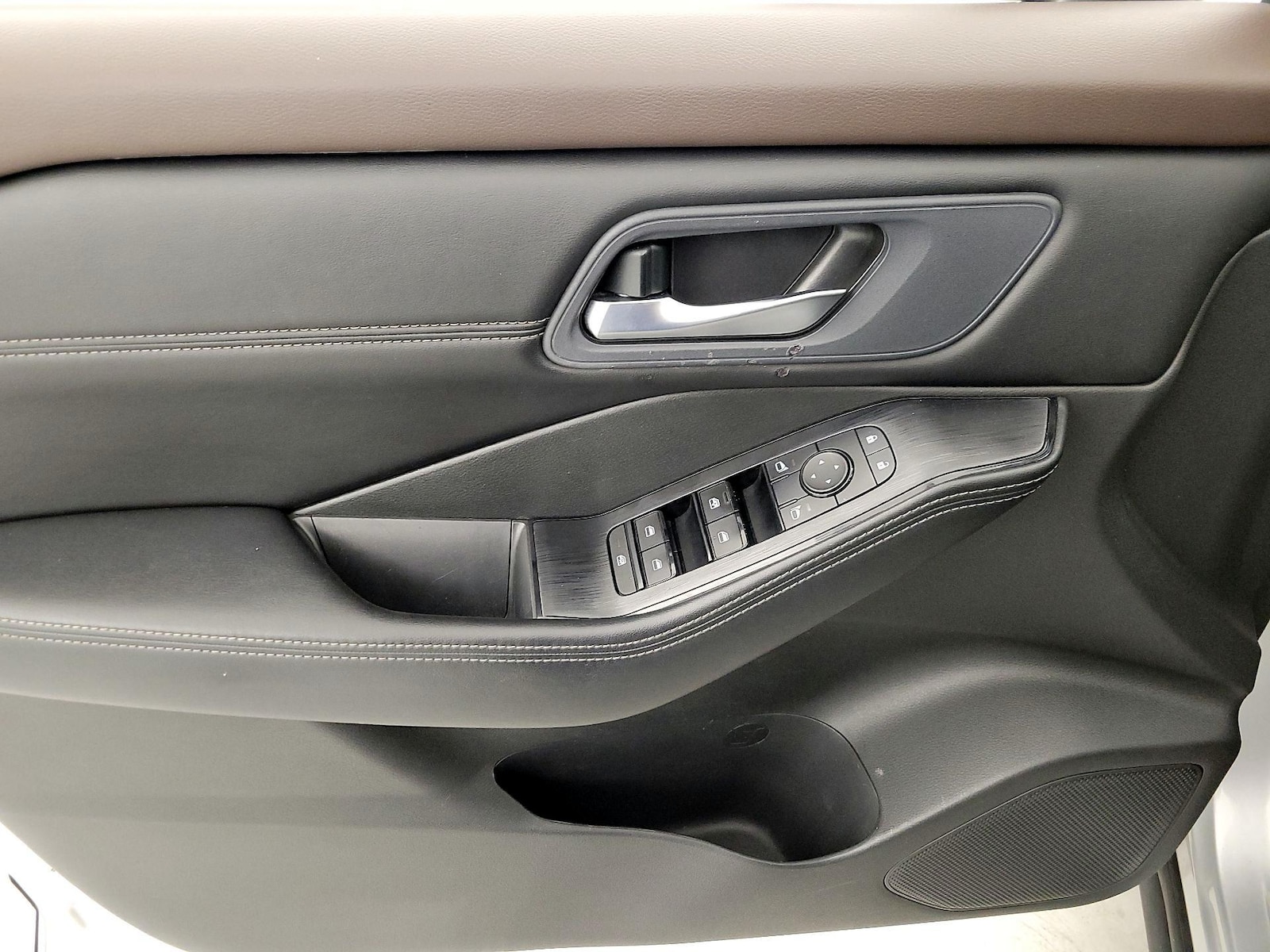 2023 Nissan Rogue SV - Photo 13