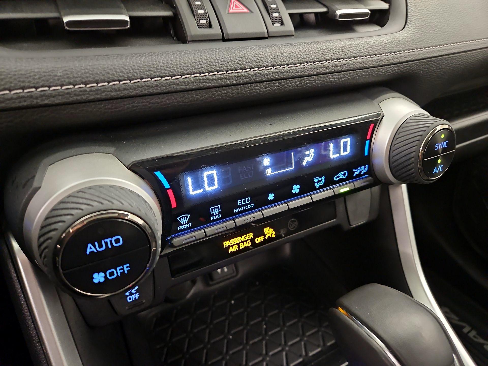 Thumbnail: 2019 Toyota RAV4 - 16