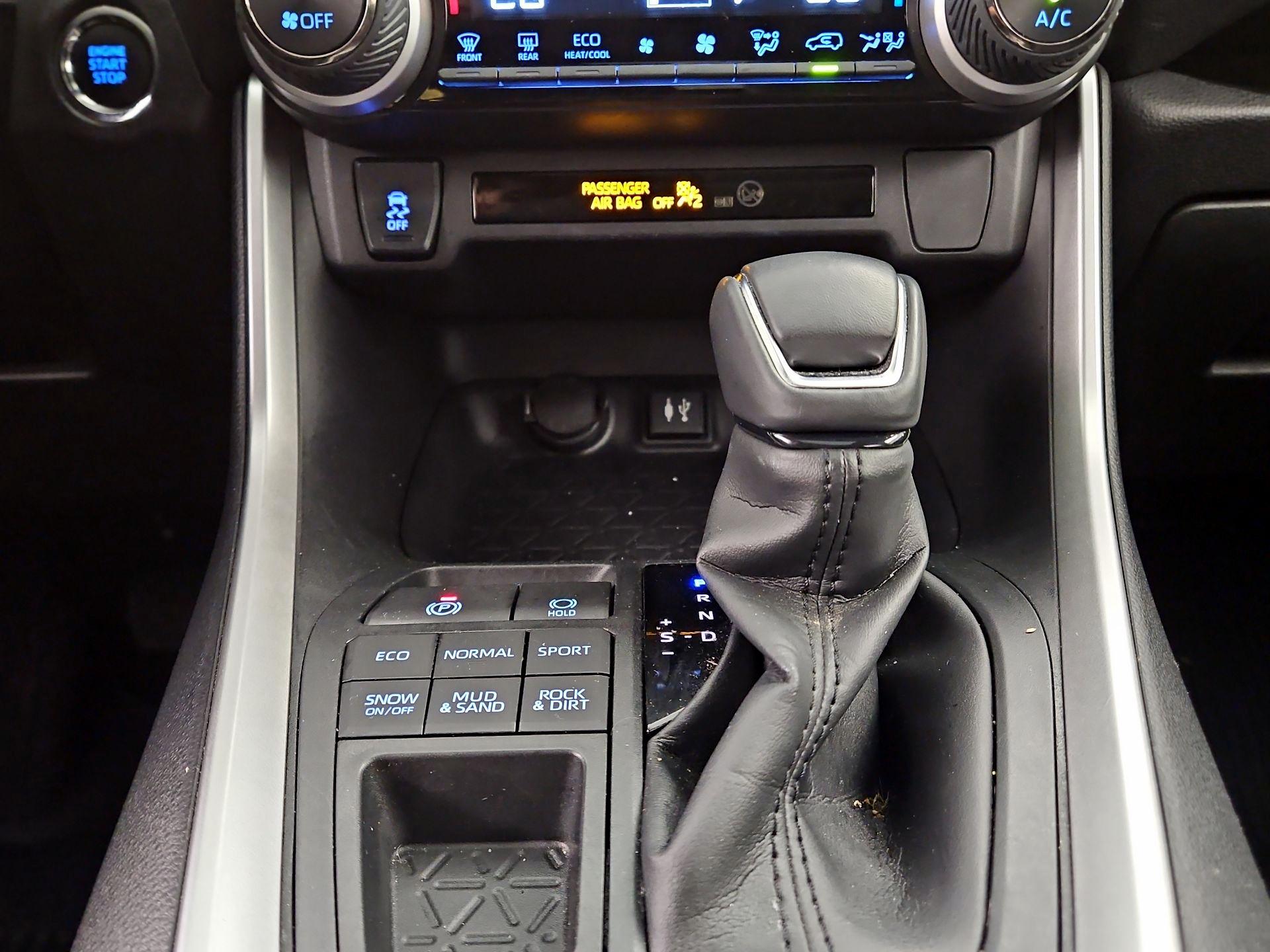 Thumbnail: 2019 Toyota RAV4 - 17