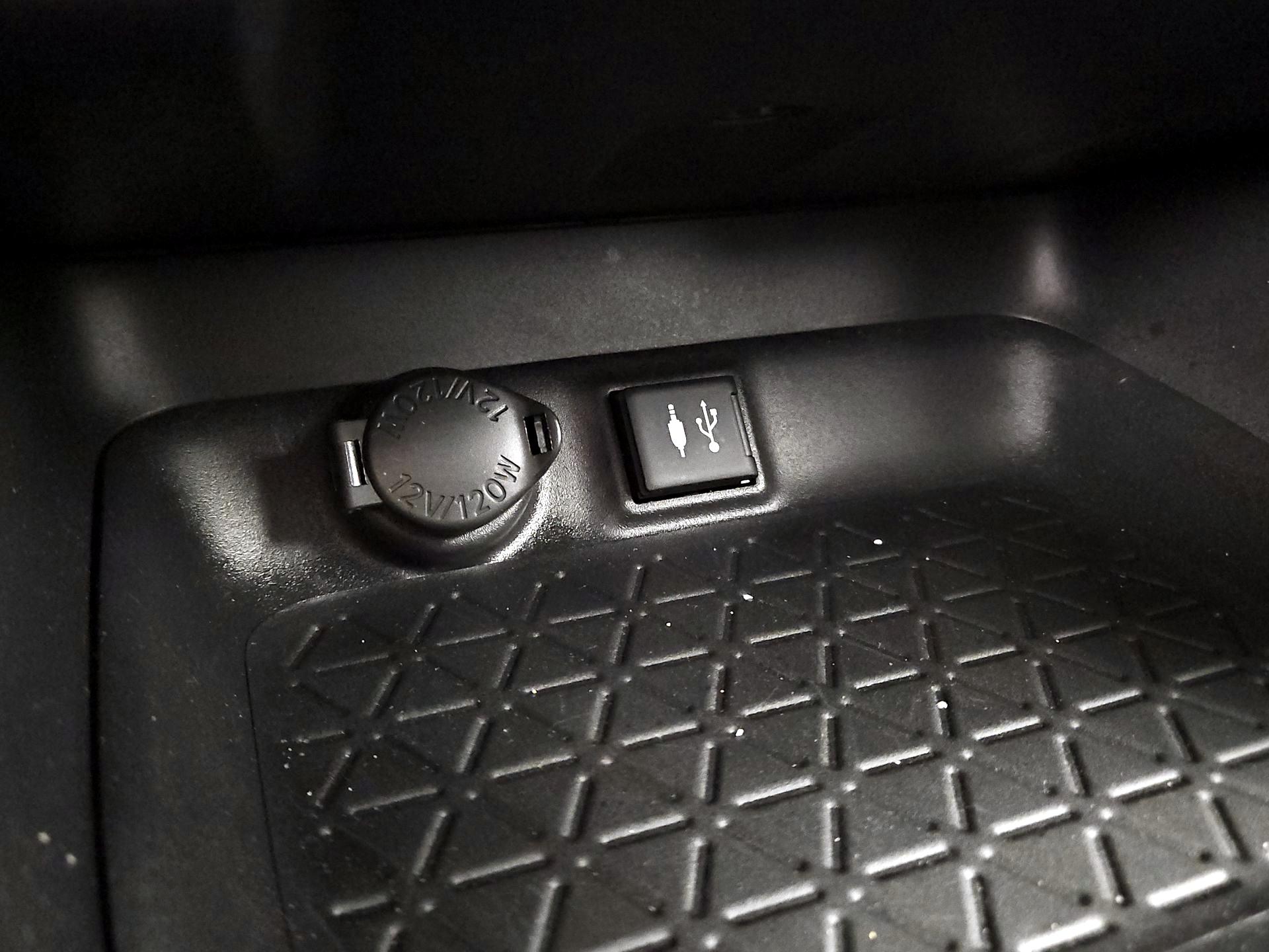 Thumbnail: 2019 Toyota RAV4 - 18