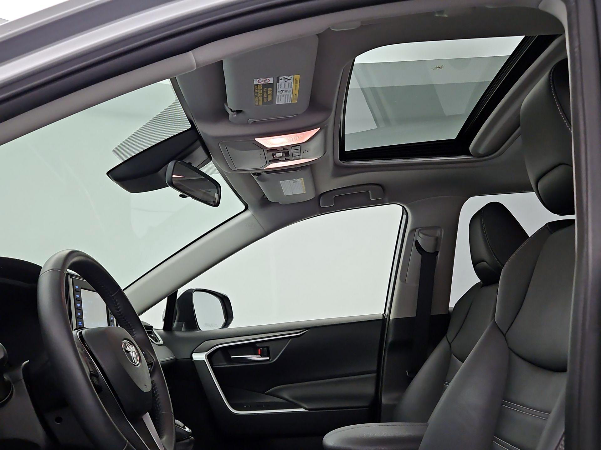 Thumbnail: 2019 Toyota RAV4 - 19