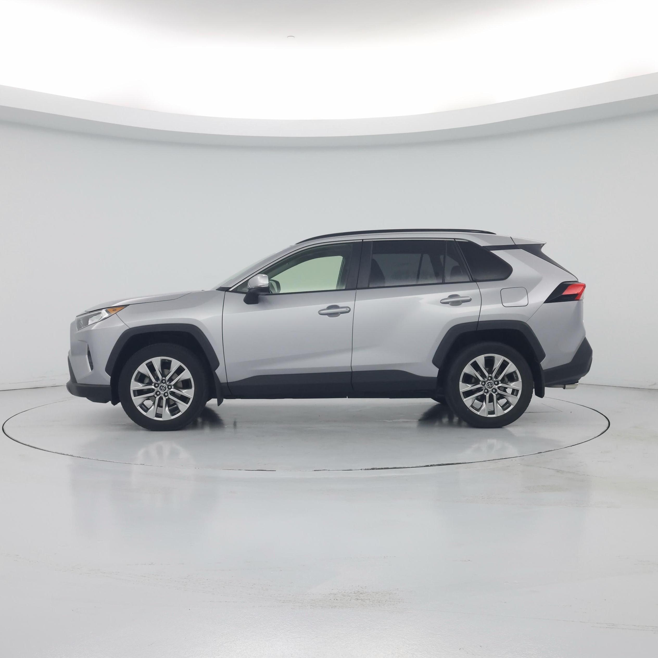 Thumbnail: 2019 Toyota RAV4 - 3