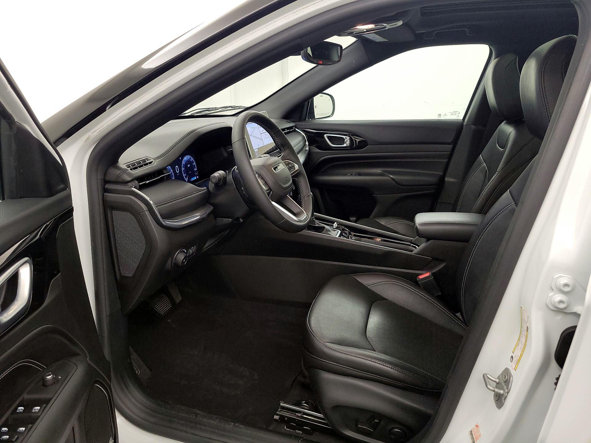 Thumbnail: 2022 Jeep Compass - 11