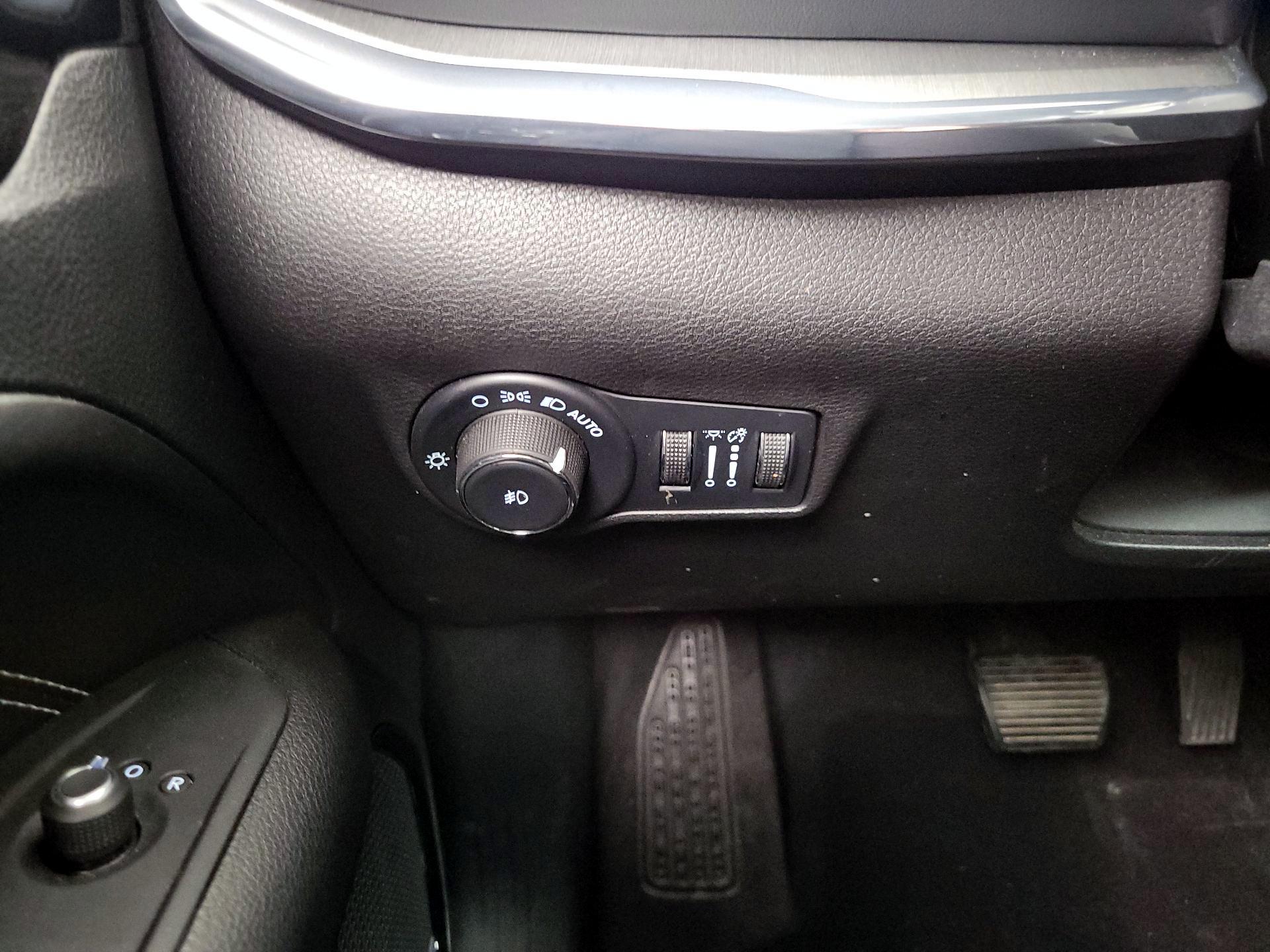 Thumbnail: 2022 Jeep Compass - 13