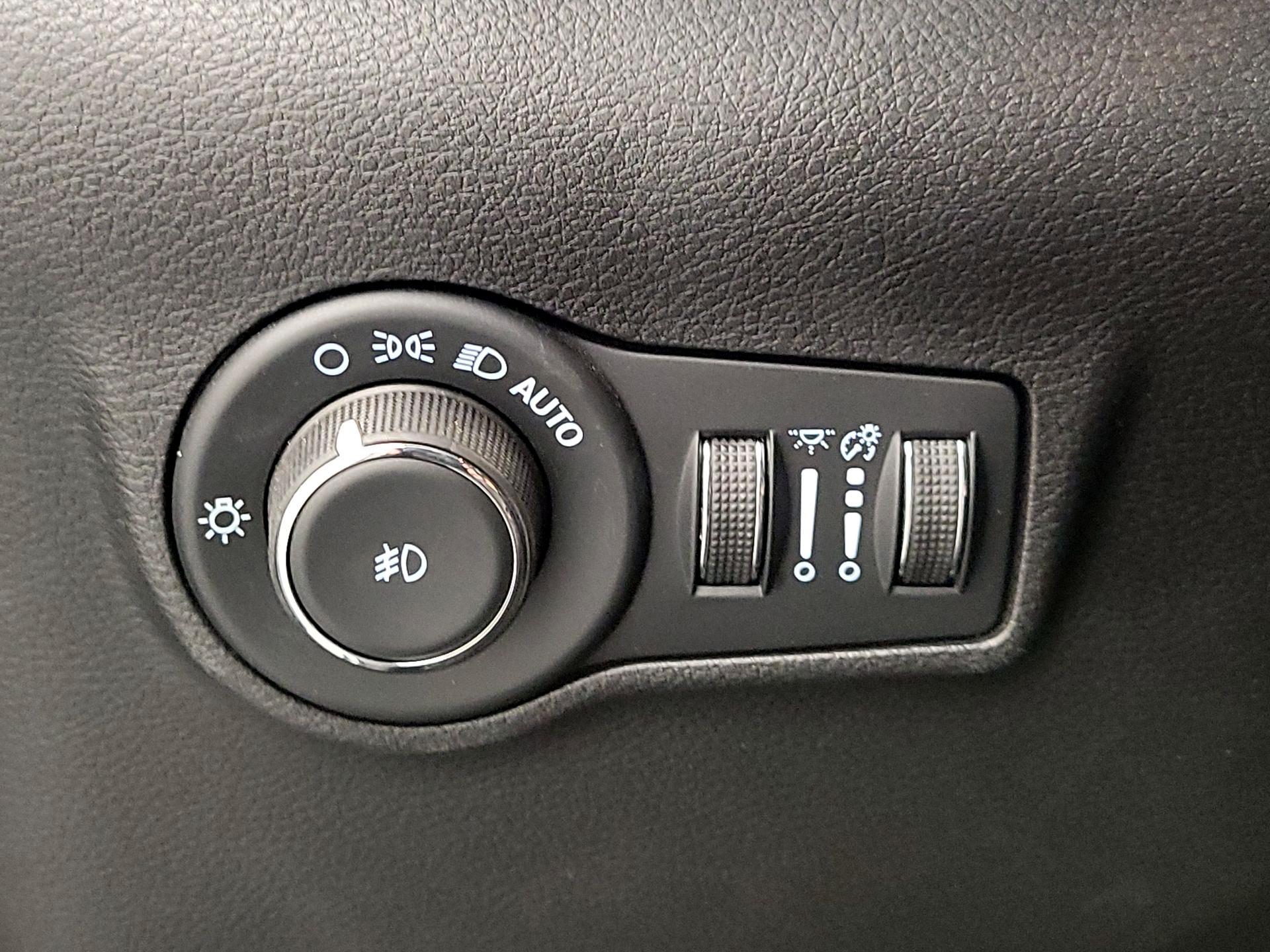 Thumbnail: 2022 Jeep Compass - 13