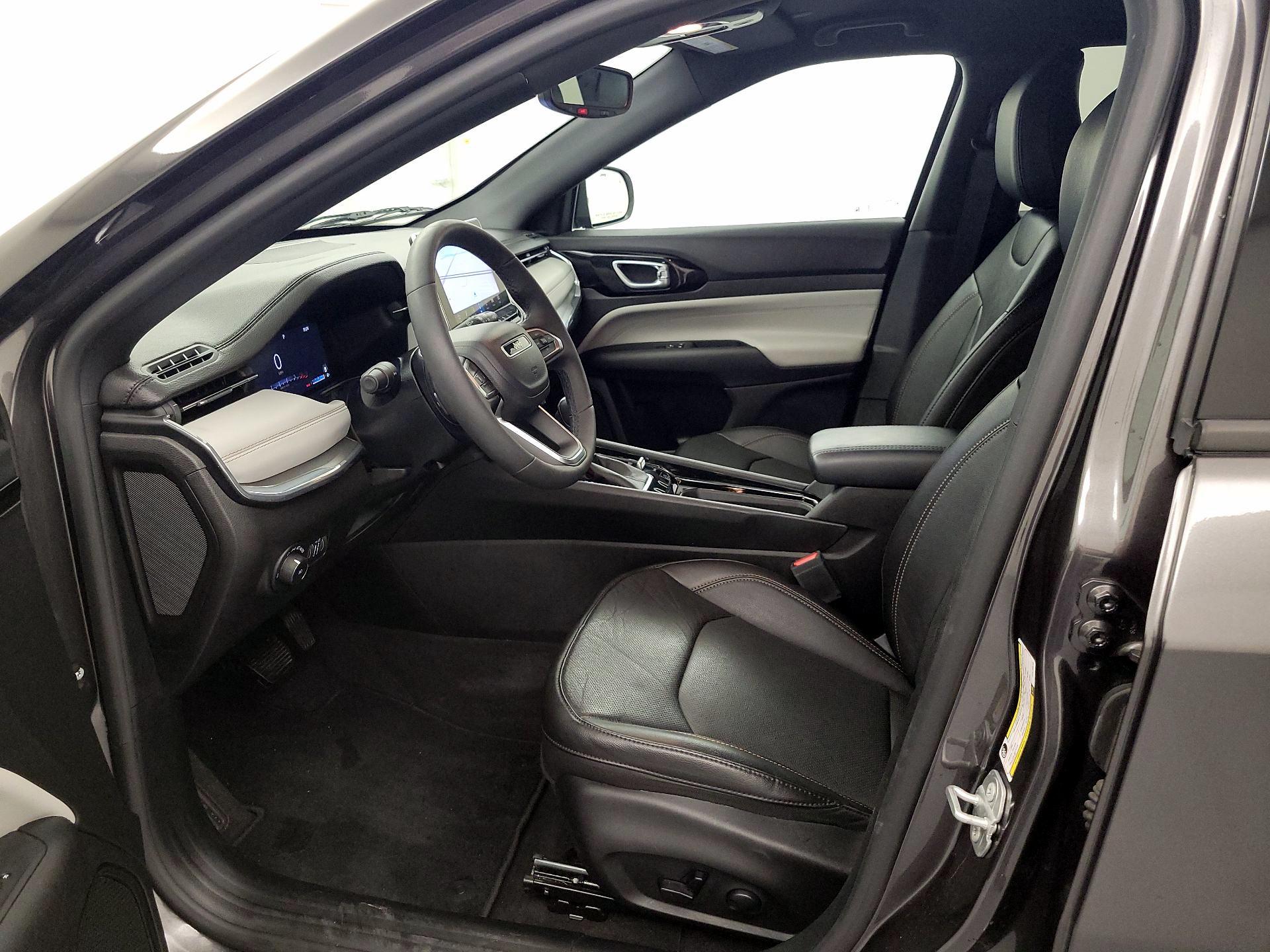 Thumbnail: 2023 Jeep Compass - 11