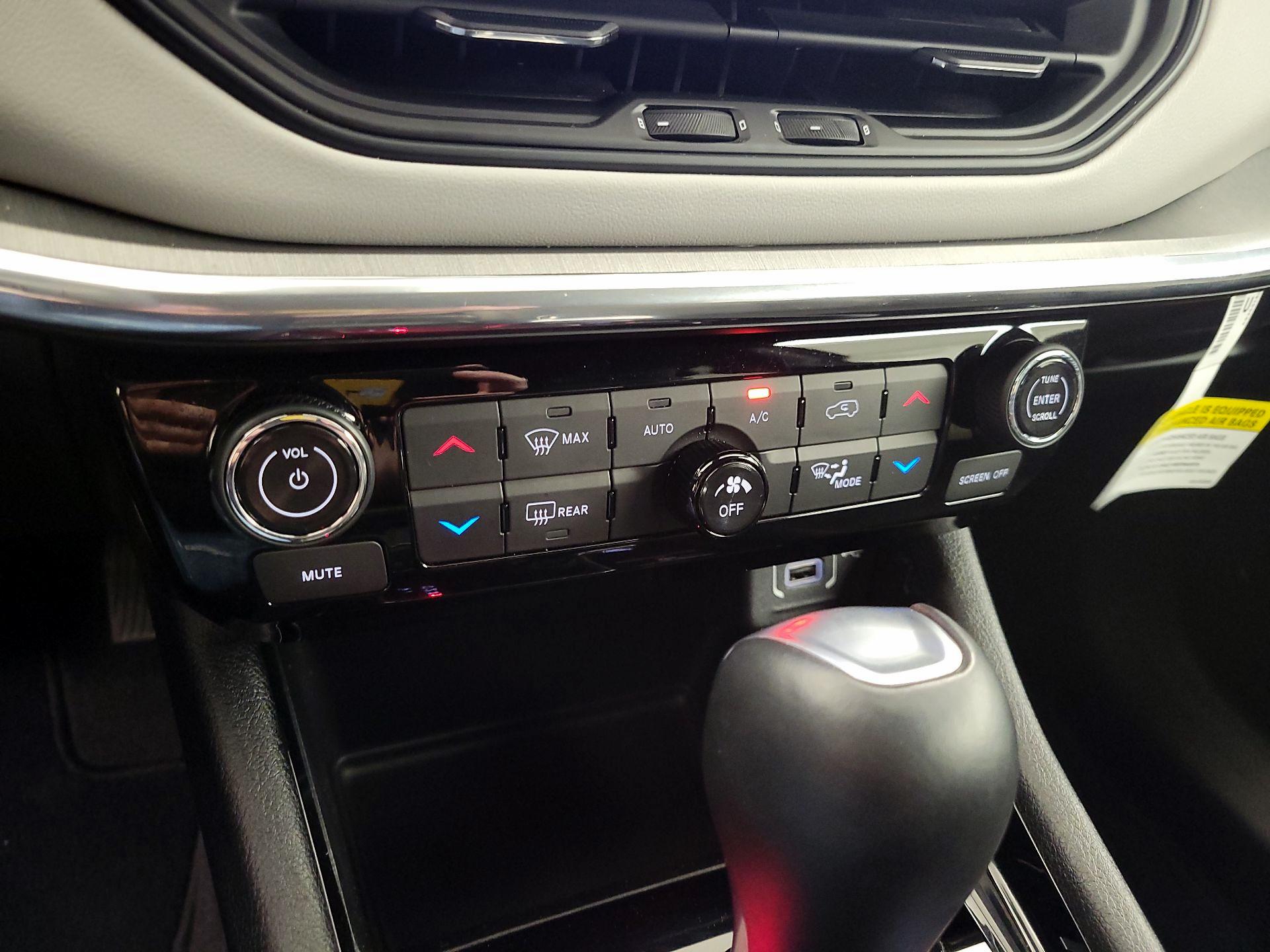 Thumbnail: 2023 Jeep Compass - 17