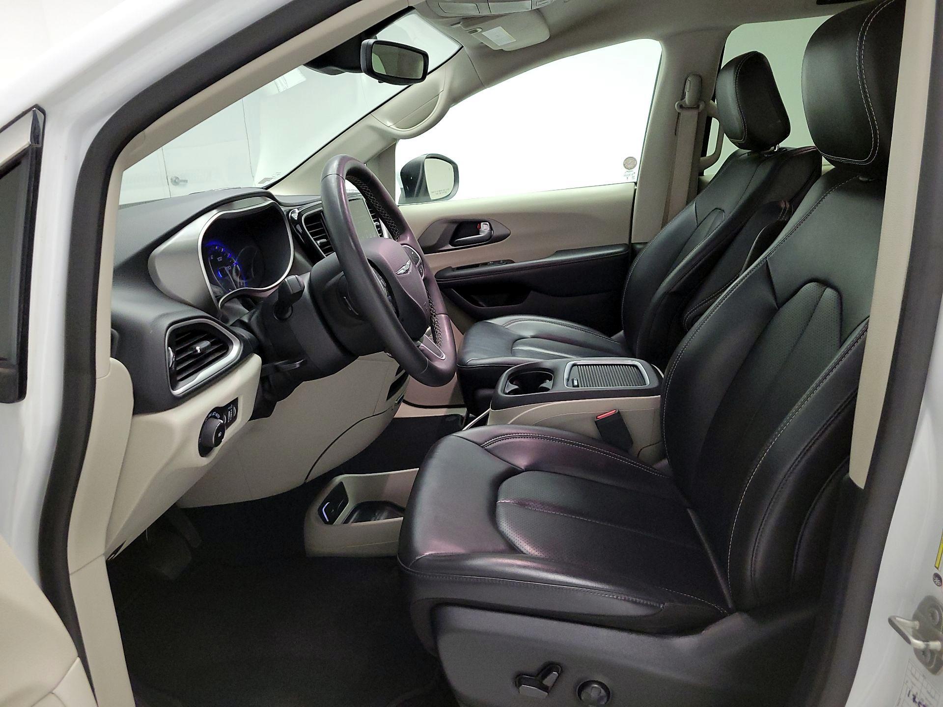 Thumbnail: 2023 Chrysler Pacifica - 11