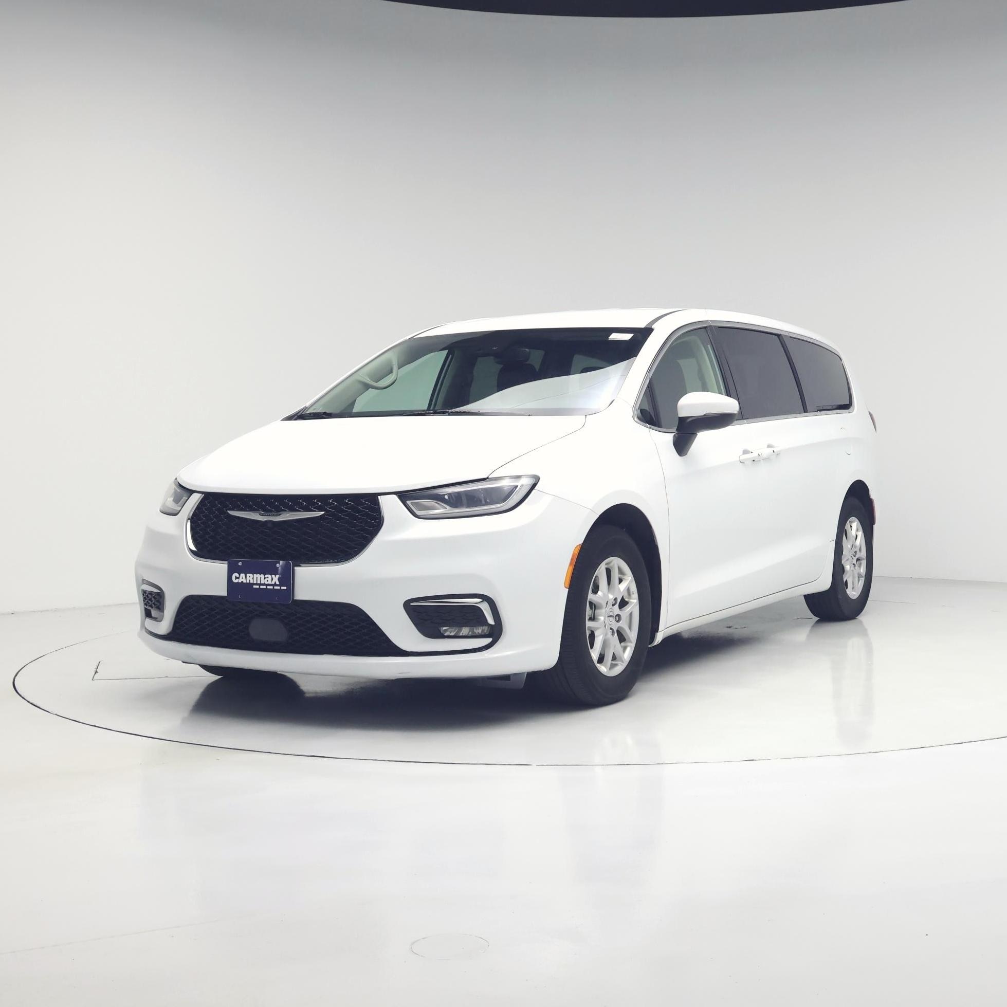 Thumbnail: 2023 Chrysler Pacifica - 4
