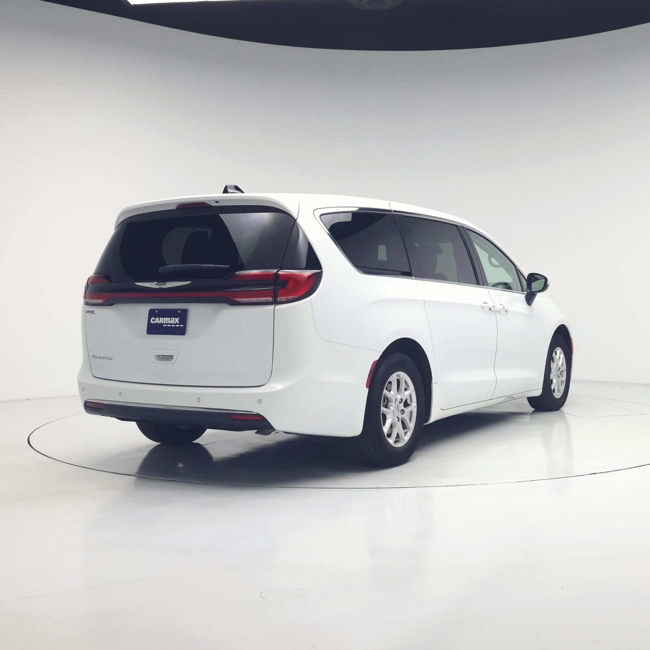 Thumbnail: 2023 Chrysler Pacifica - 8