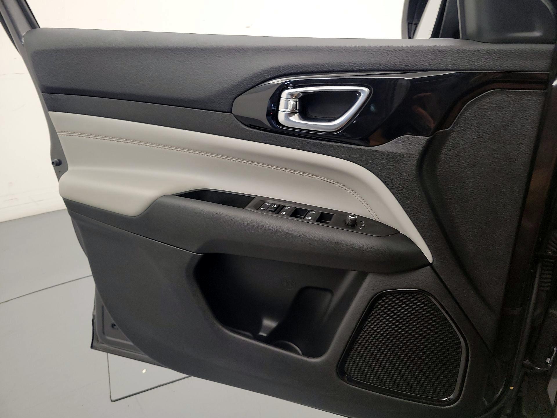 Thumbnail: 2022 Jeep Compass - 12