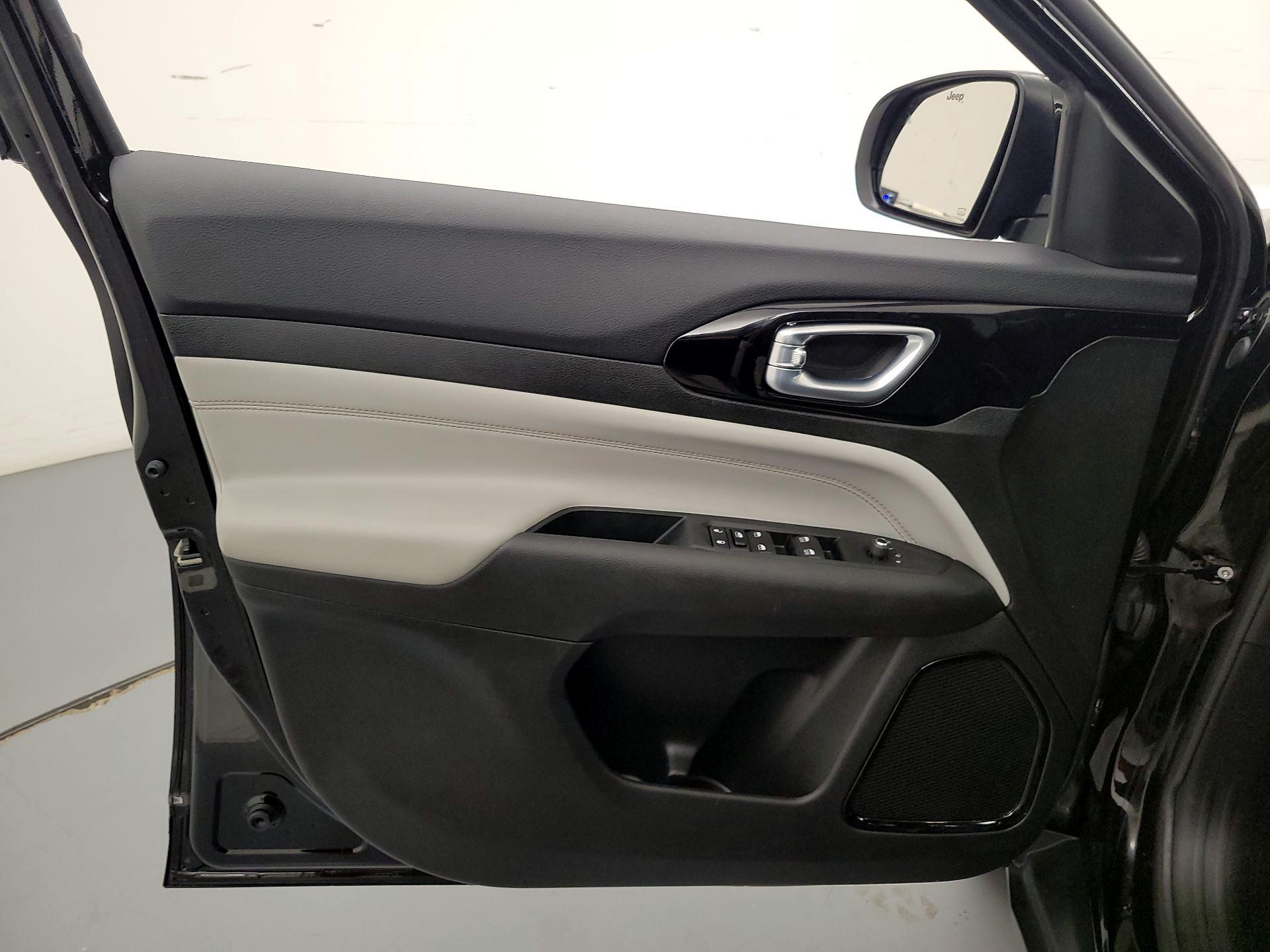 Thumbnail: 2022 Jeep Compass - 12