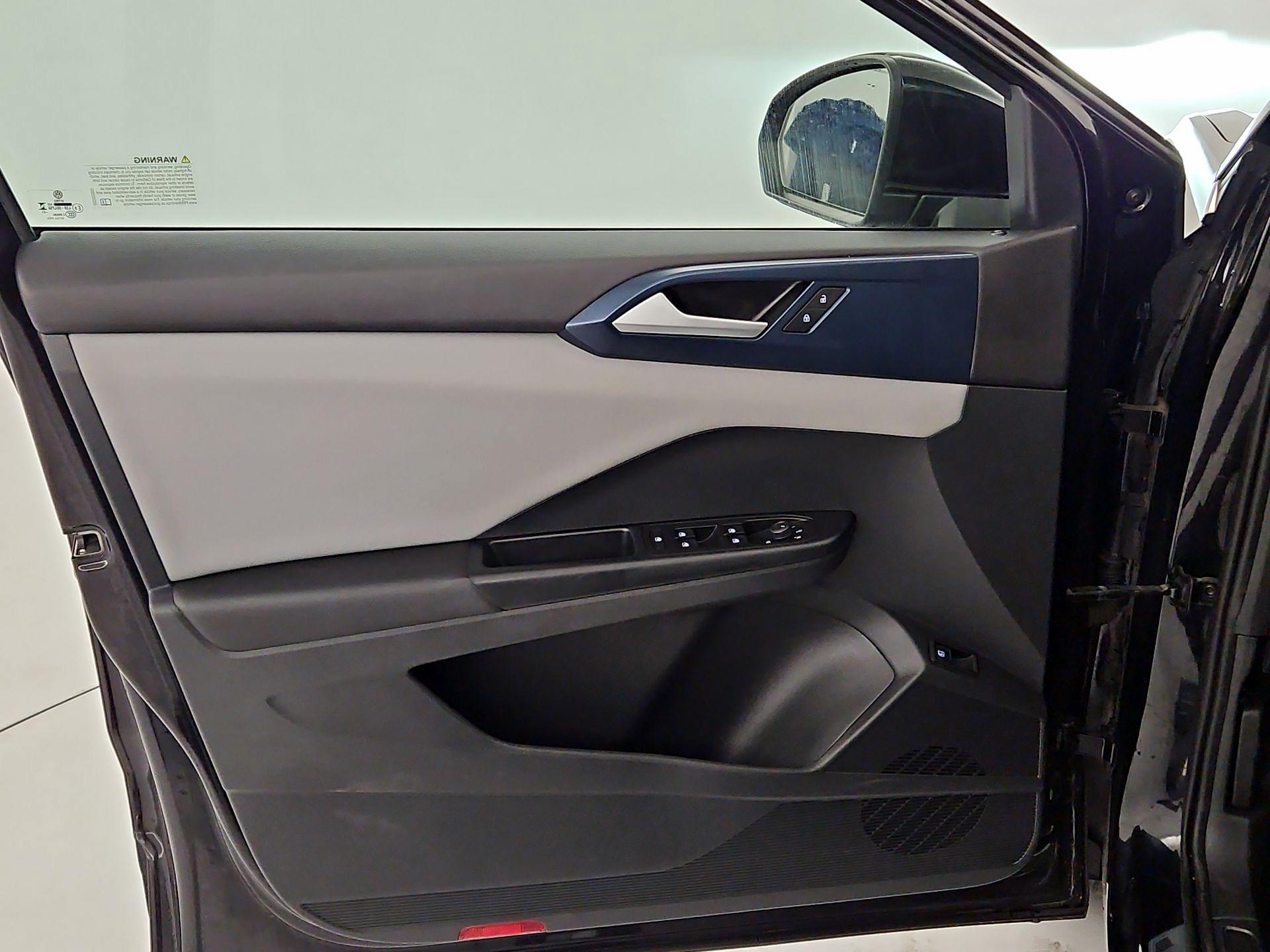 Thumbnail: 2023 Volkswagen Taos - 12