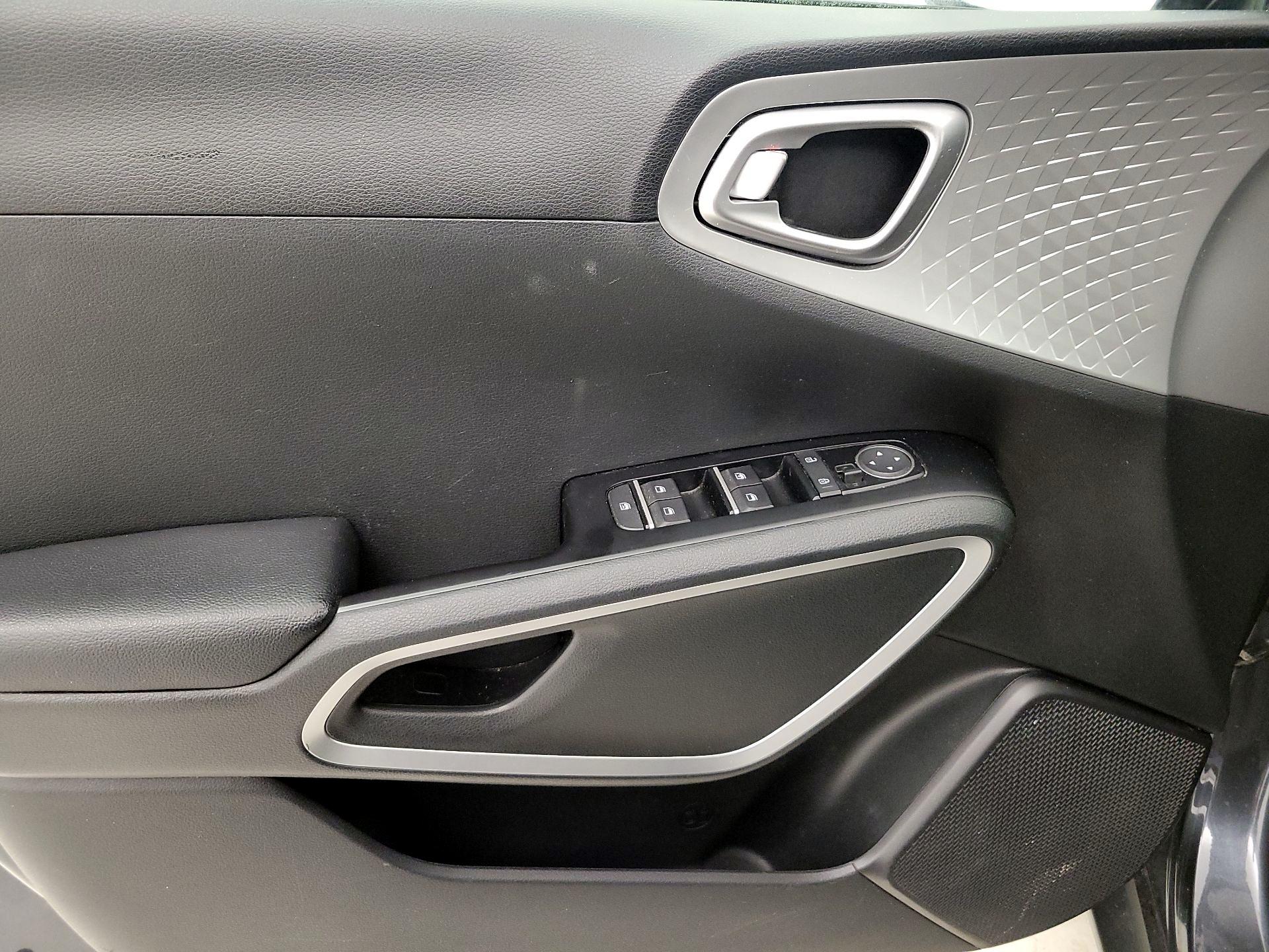 Thumbnail: 2020 Kia Soul - 12