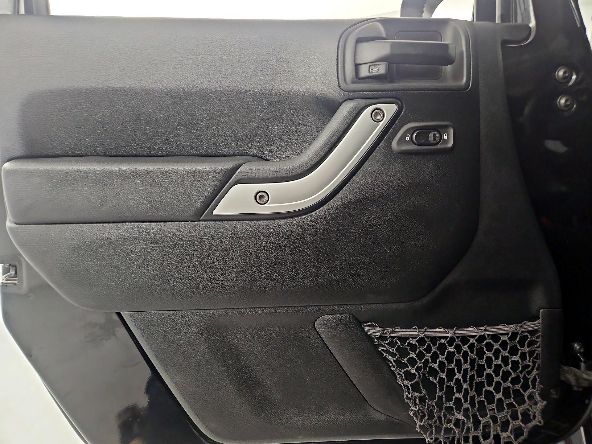 Thumbnail: 2017 Jeep Wrangler - 10