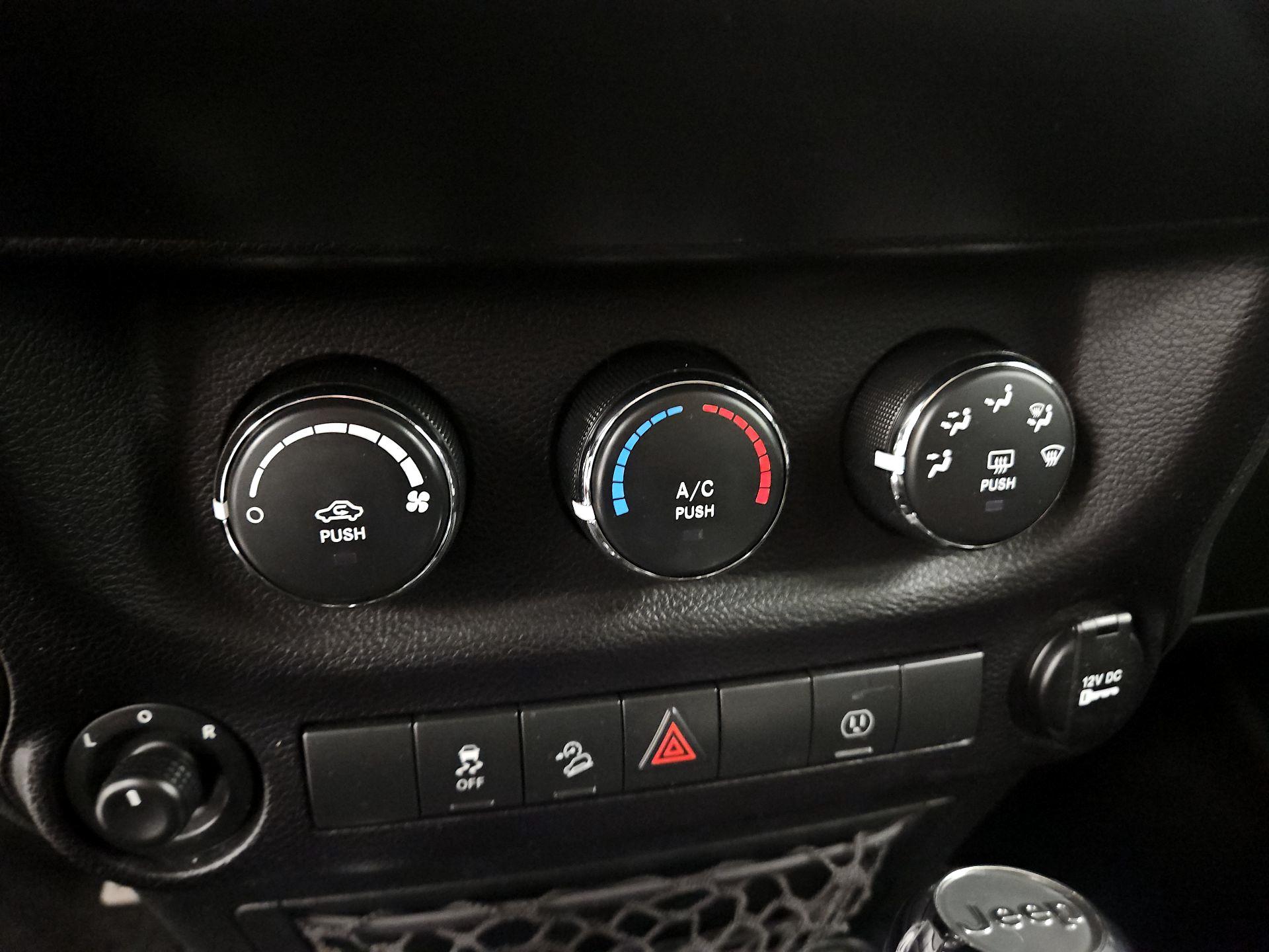 Thumbnail: 2017 Jeep Wrangler - 12