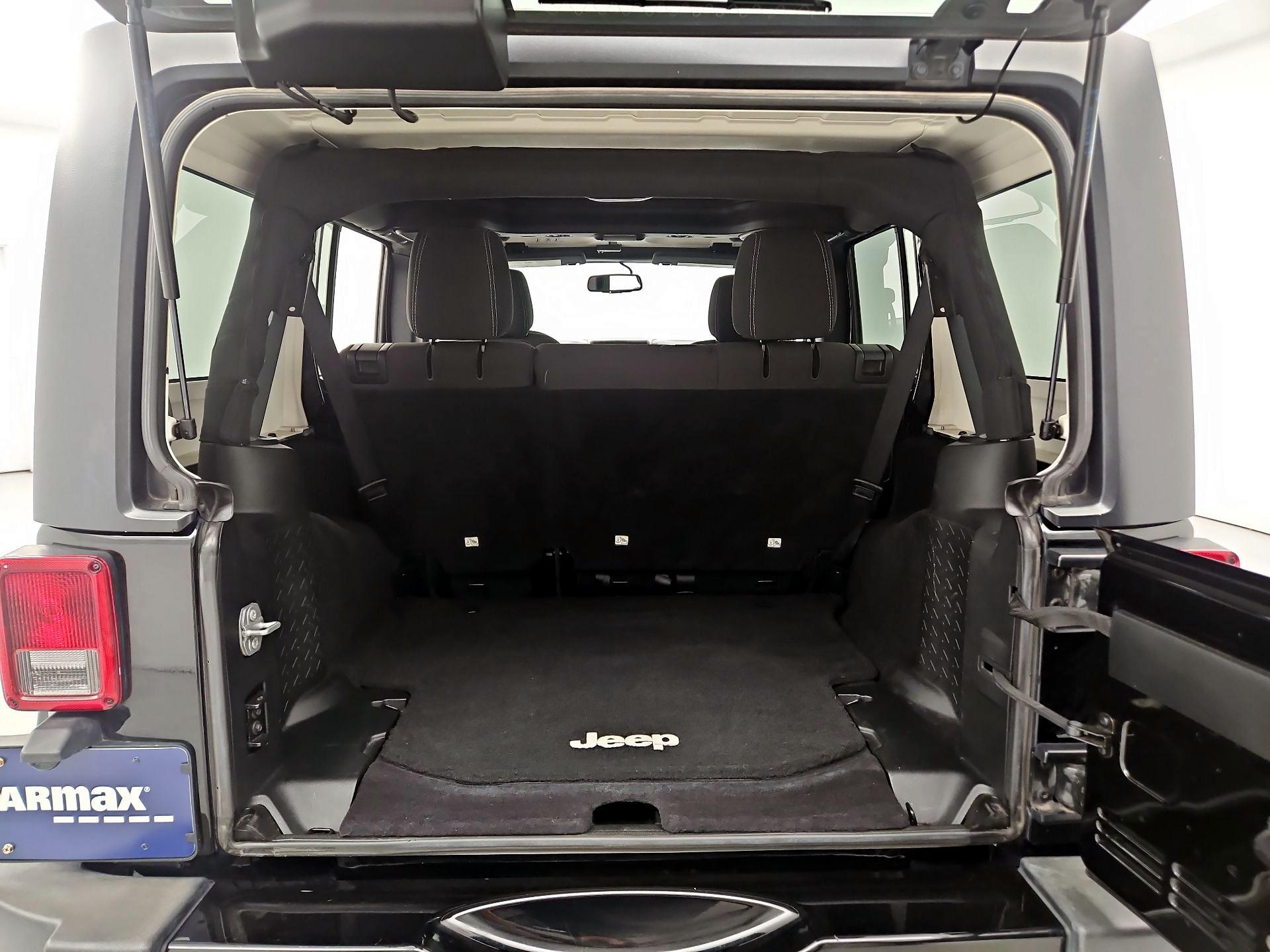 Thumbnail: 2017 Jeep Wrangler - 16