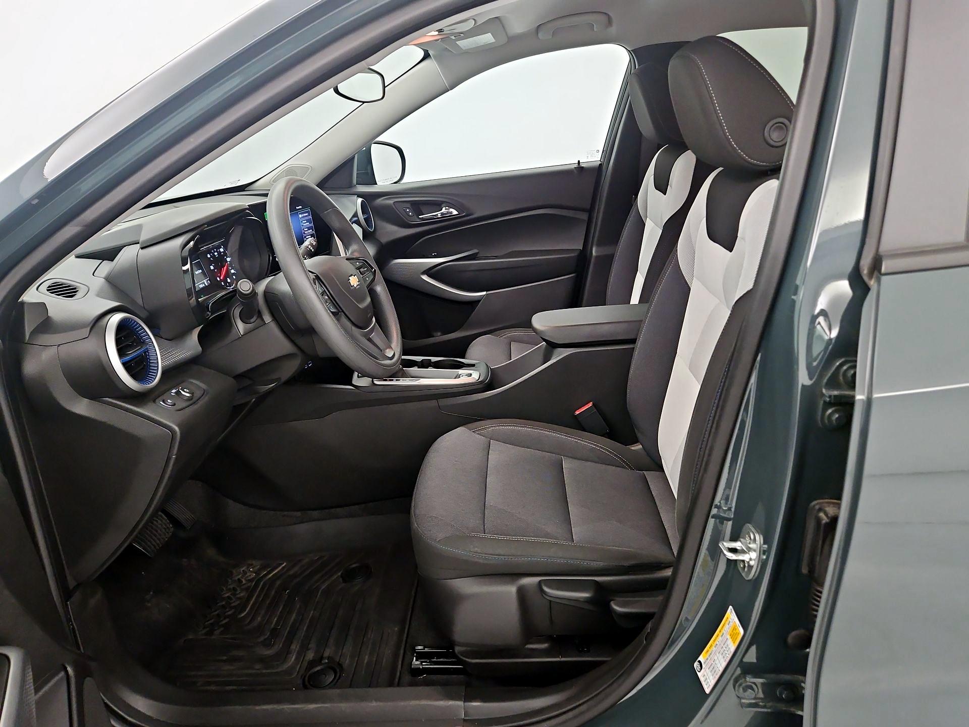 Thumbnail: 2025 Chevrolet Trax - 11