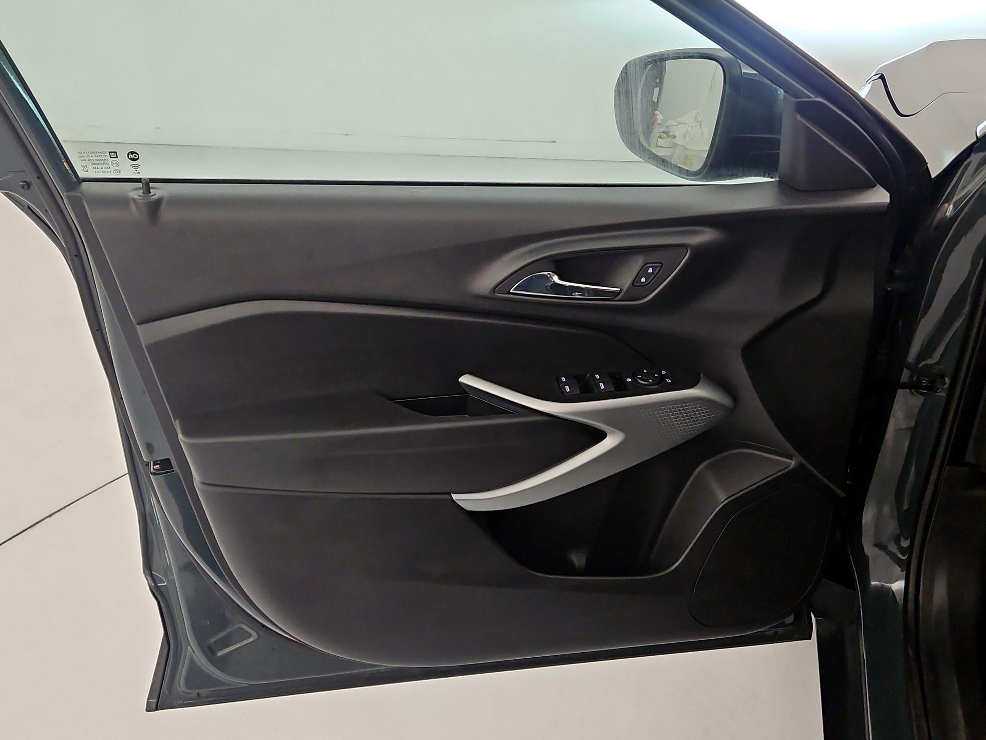 Thumbnail: 2025 Chevrolet Trax - 12