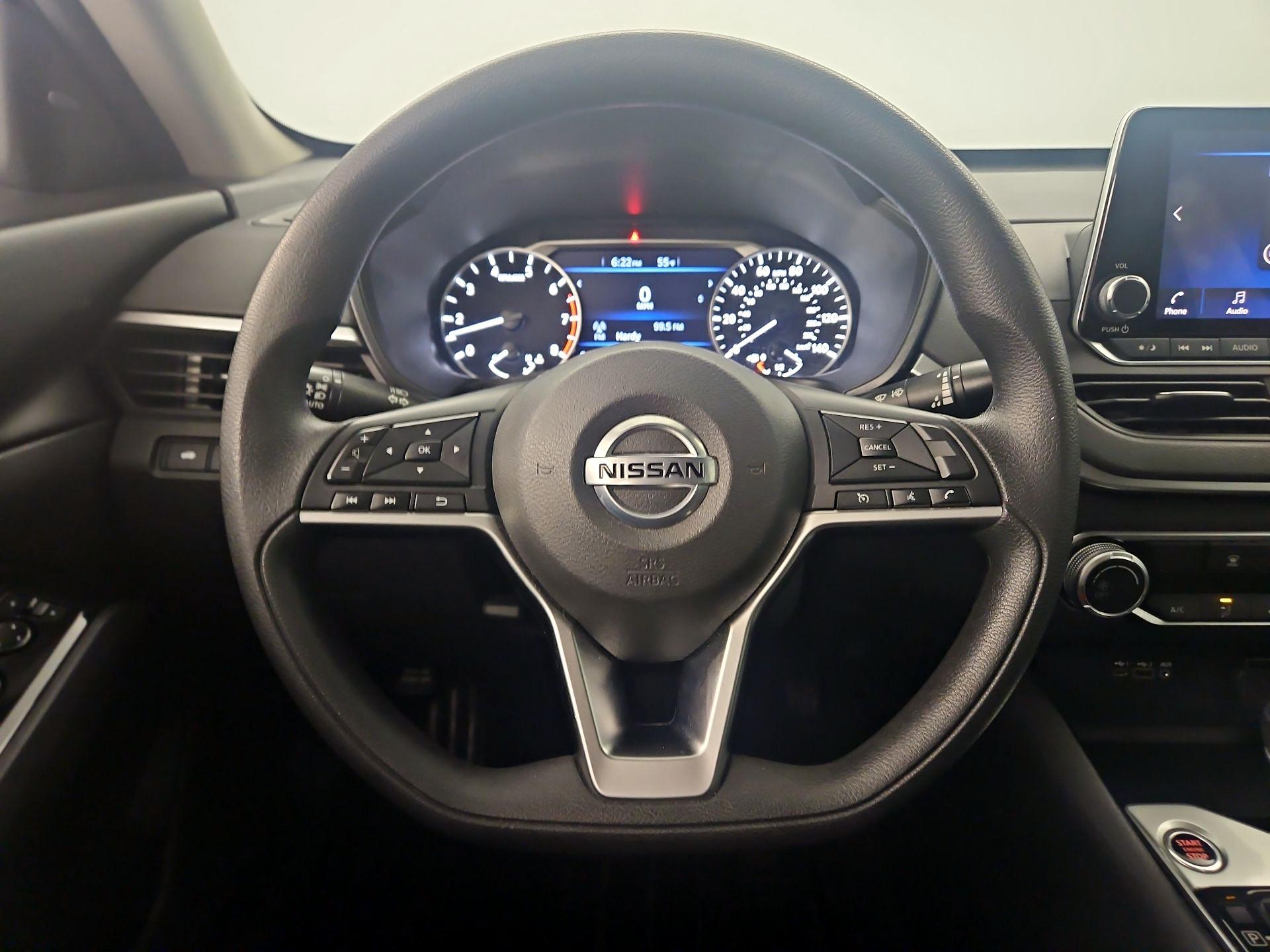 Thumbnail: 2021 Nissan Altima - 10